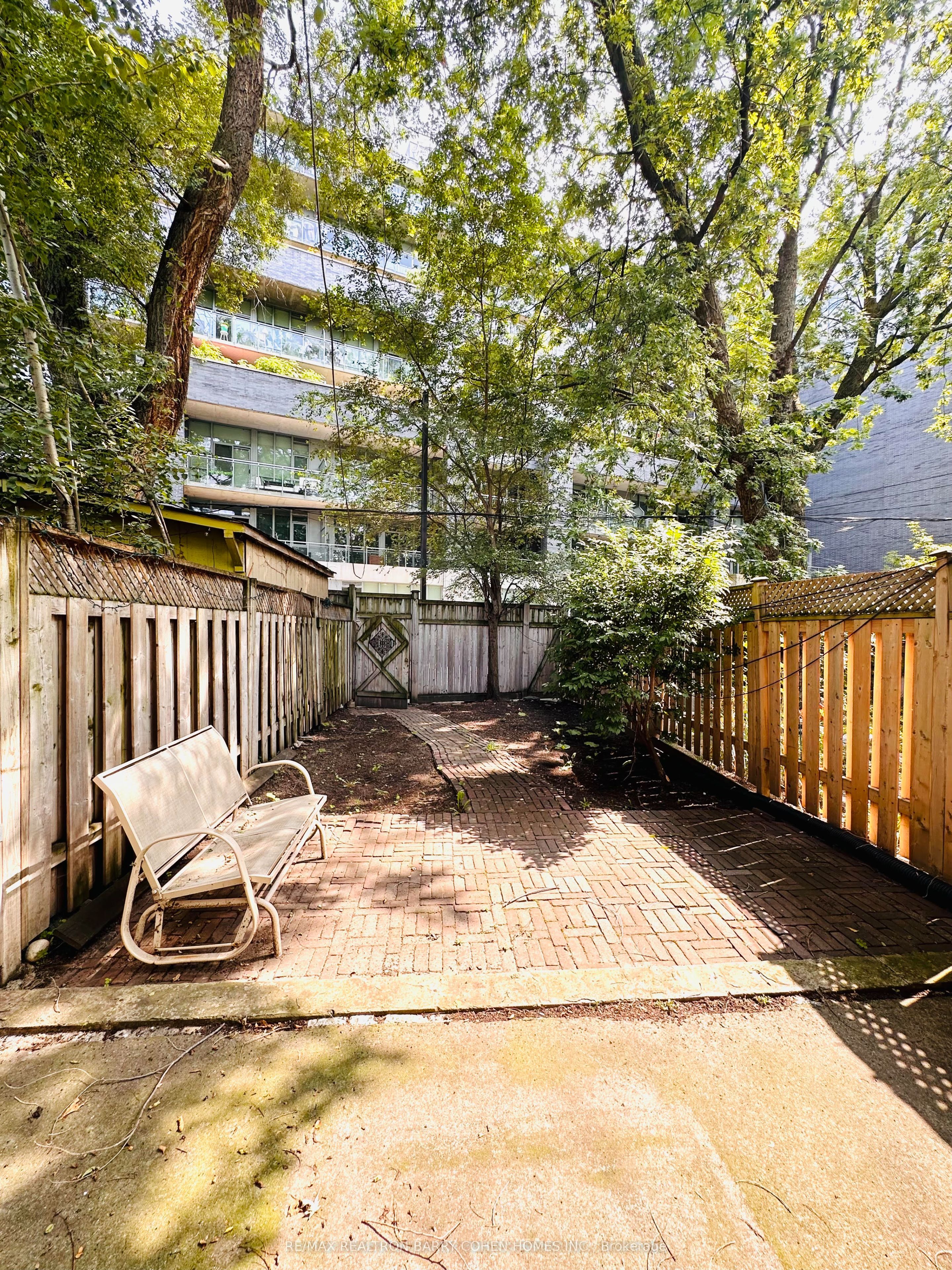 521 Queen Street Property Photo 2