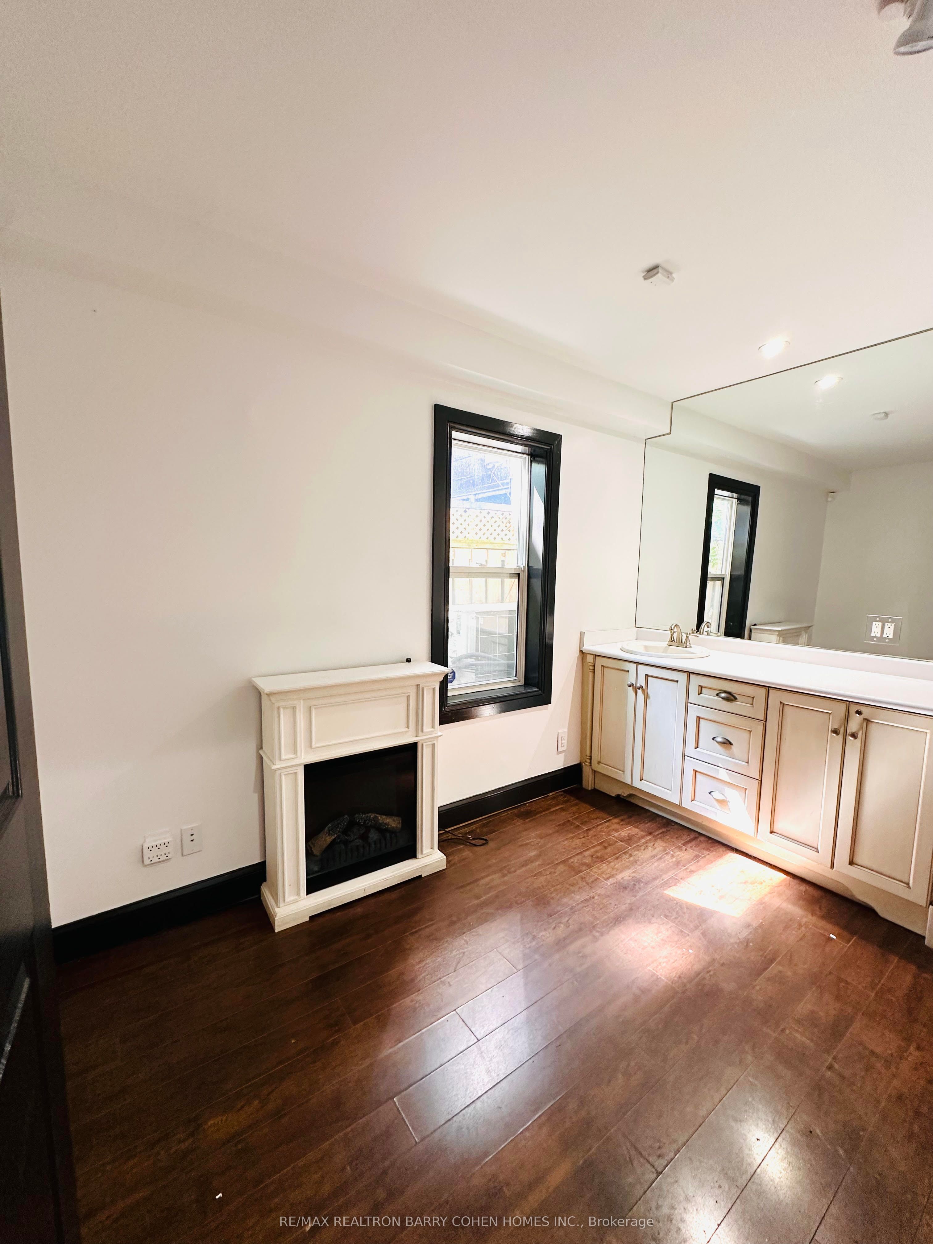 521 Queen Street Property Photo 6