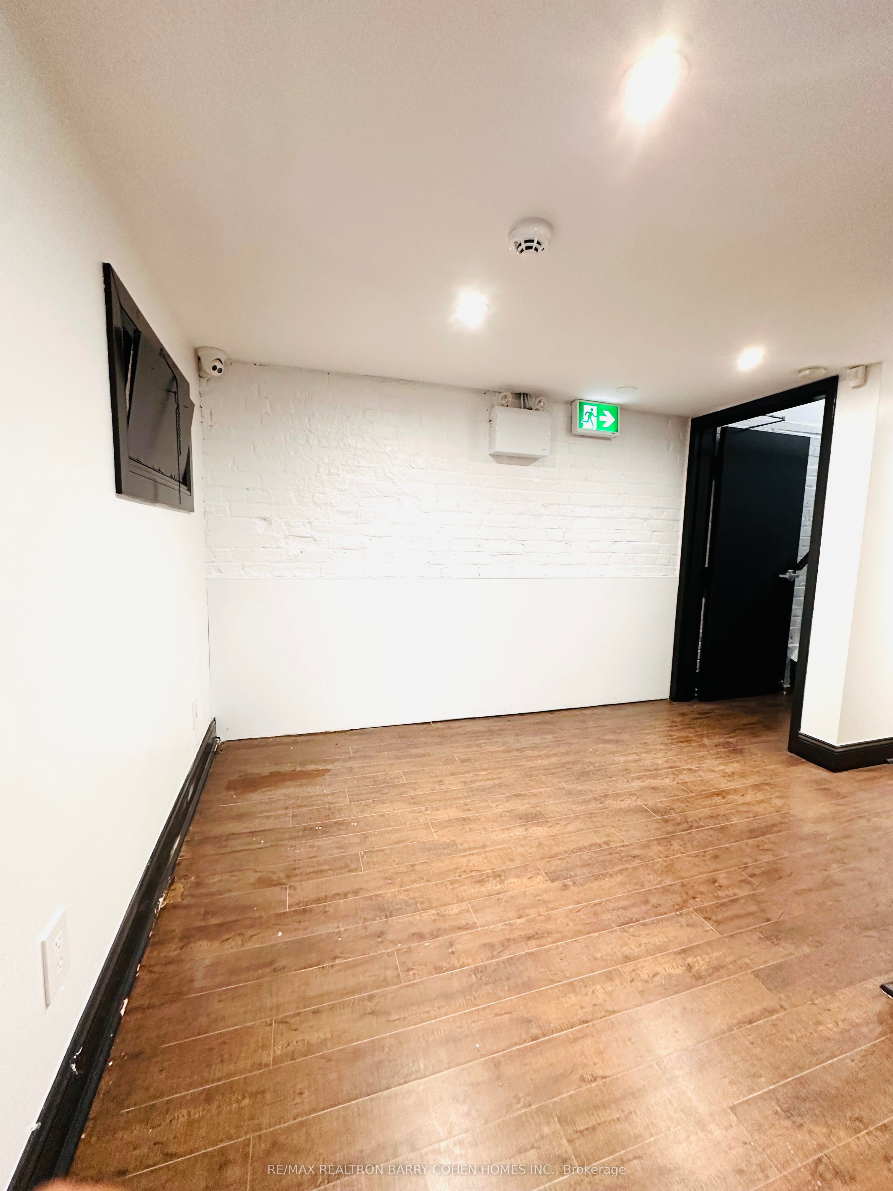 521 Queen Street Property Photo 7