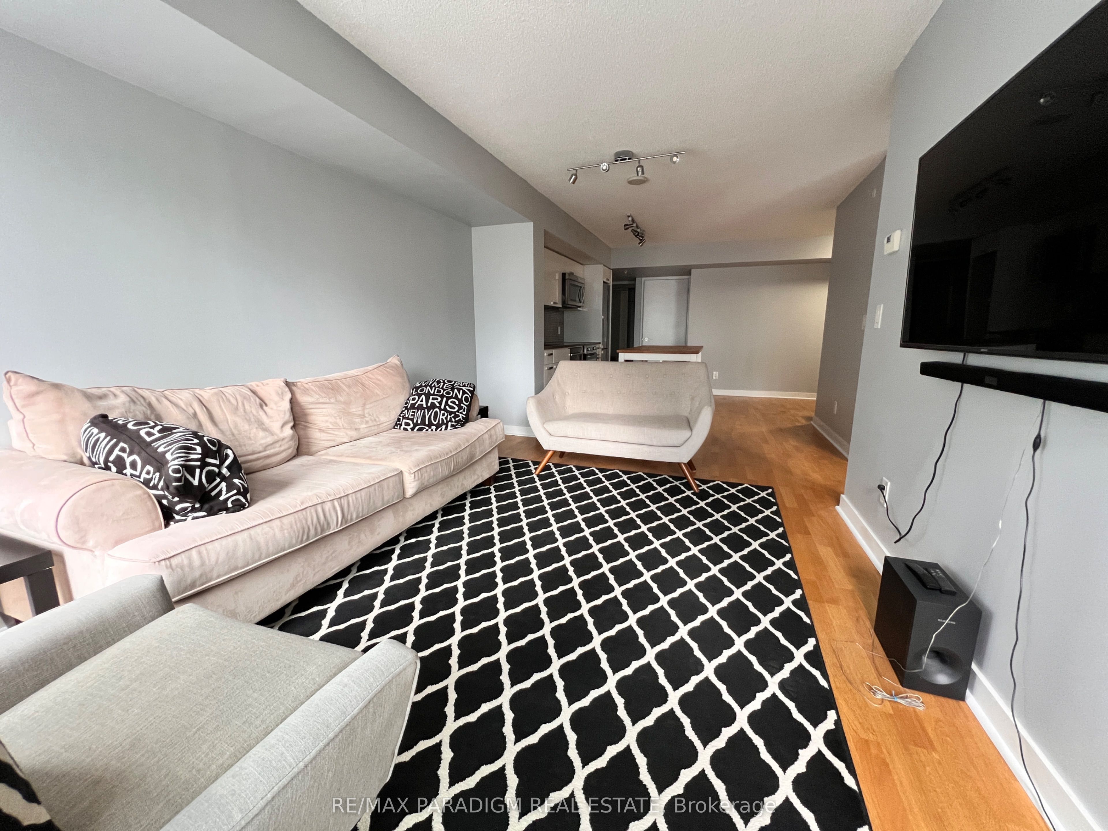 #806 - 295 Adelaide Street Property Photo 3