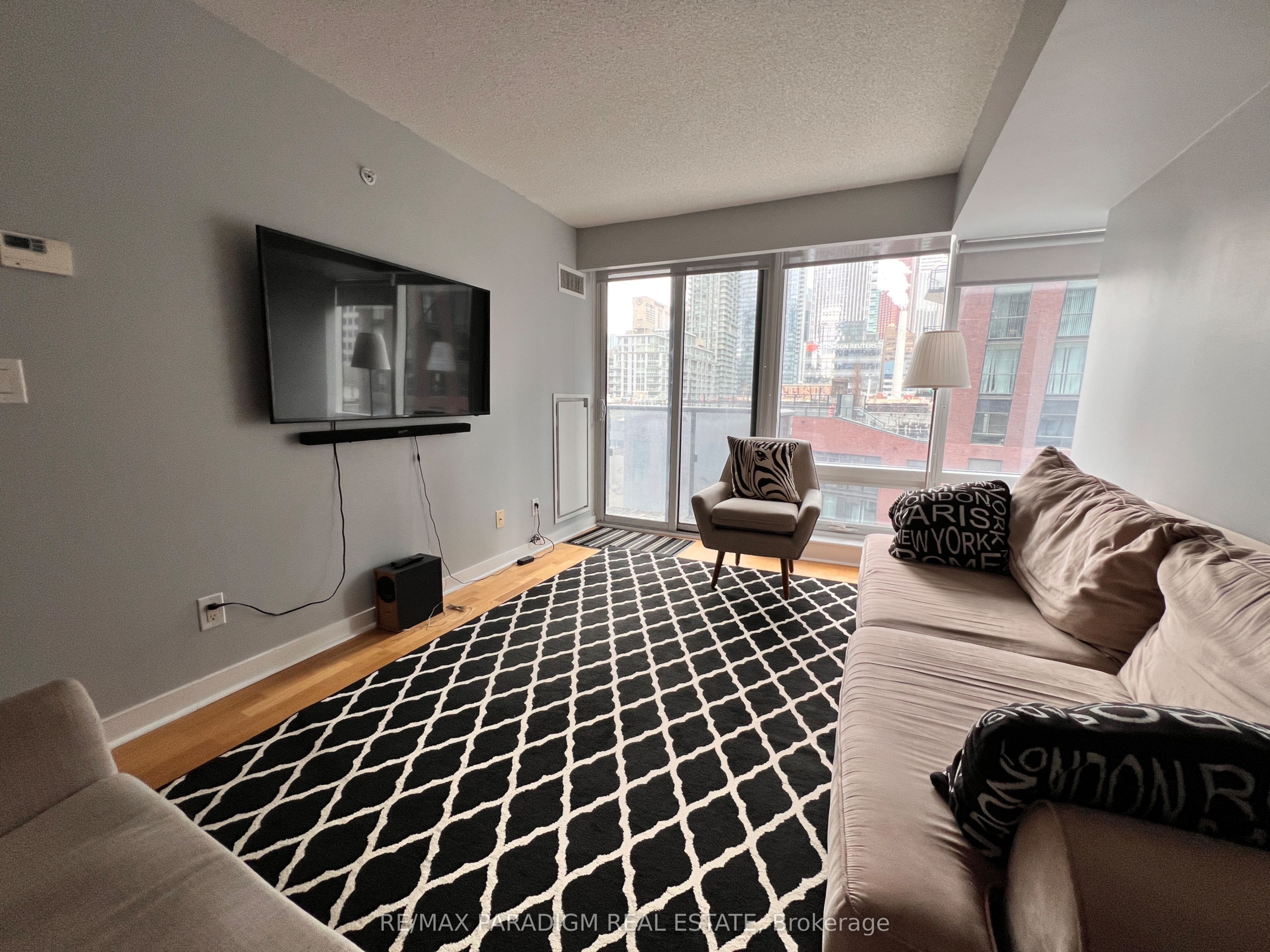 #806 - 295 Adelaide Street Property Photo 4