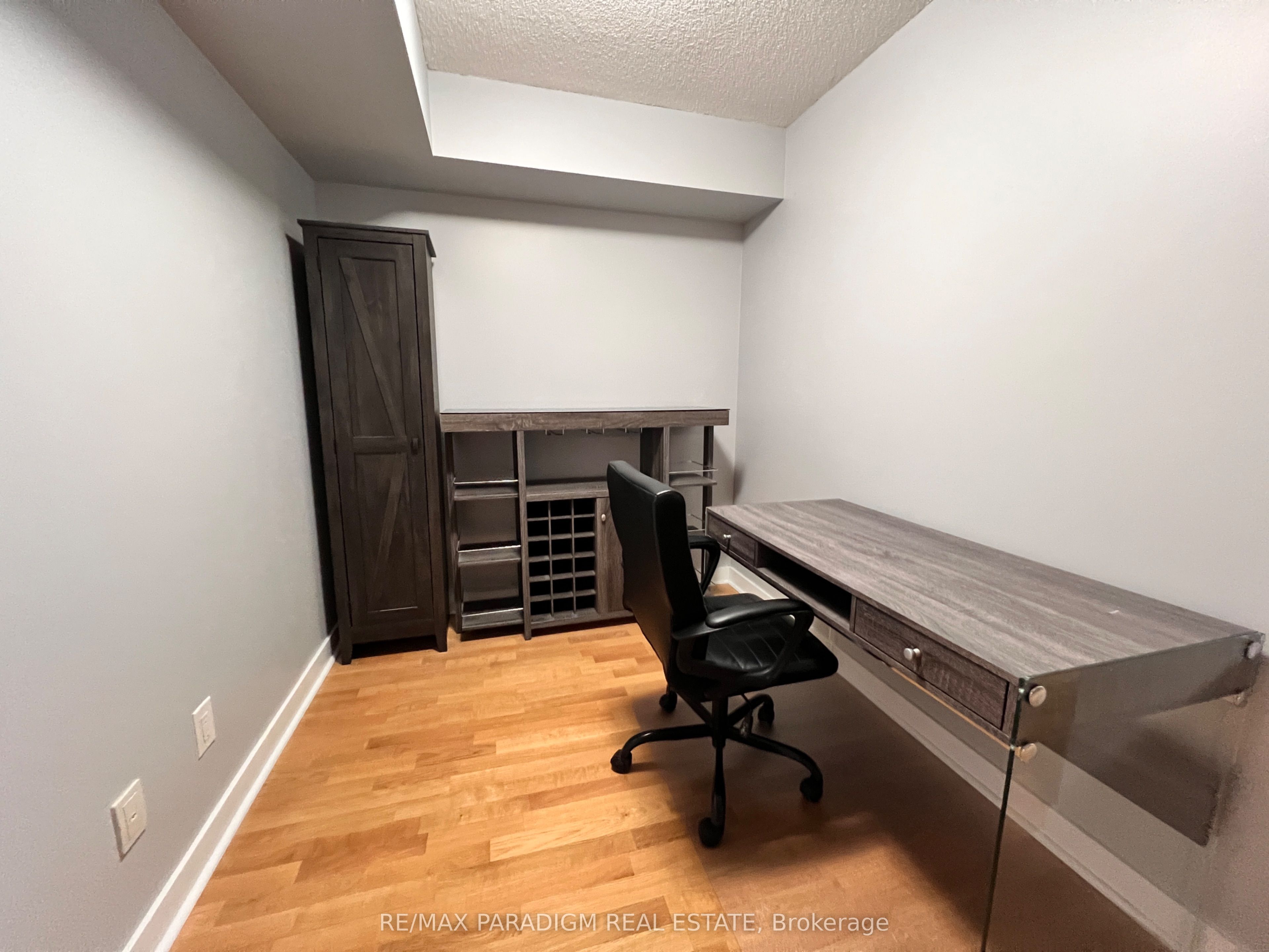 #806 - 295 Adelaide Street Property Photo 6