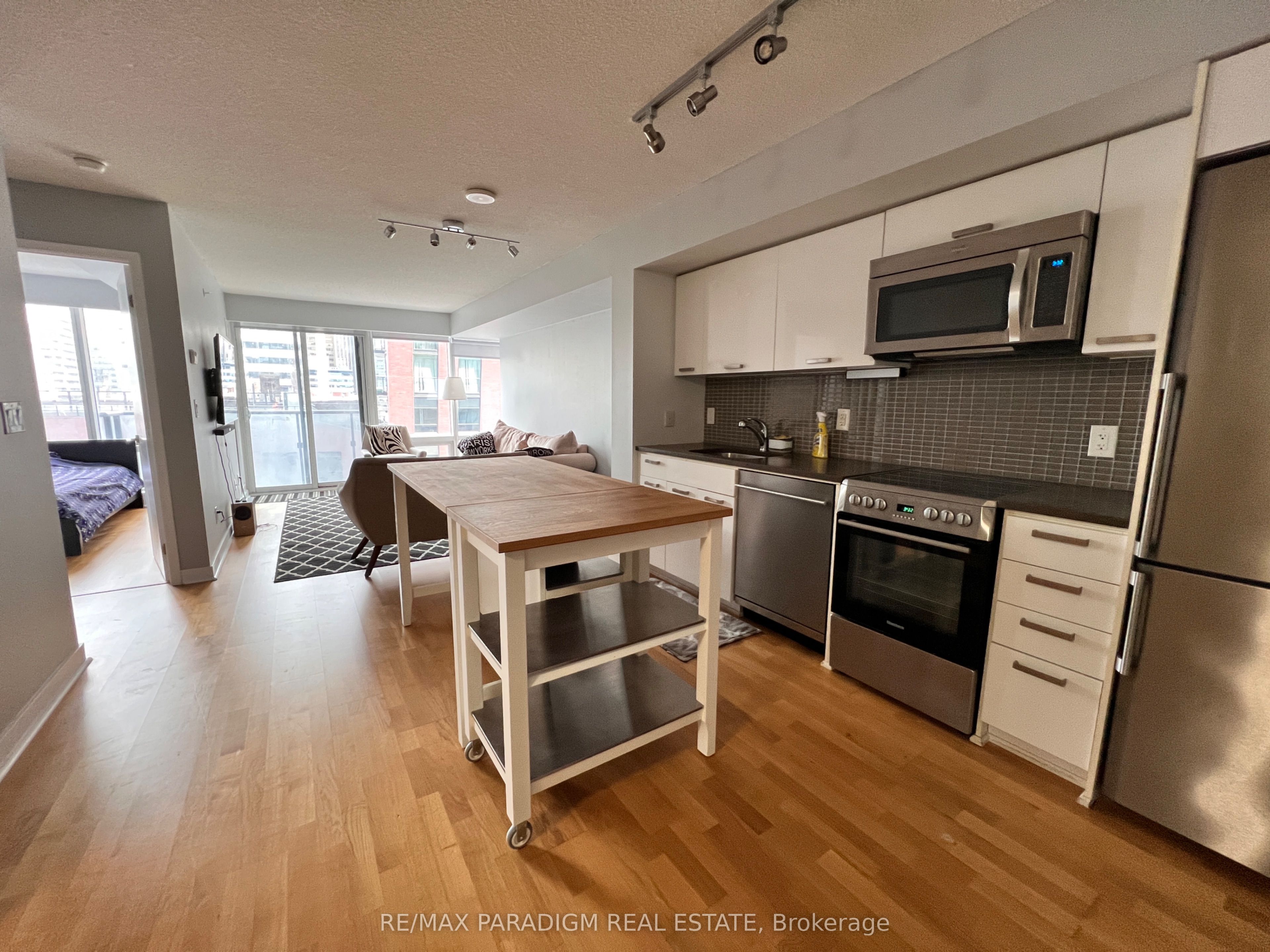 #806 - 295 Adelaide Street Property Photo 8