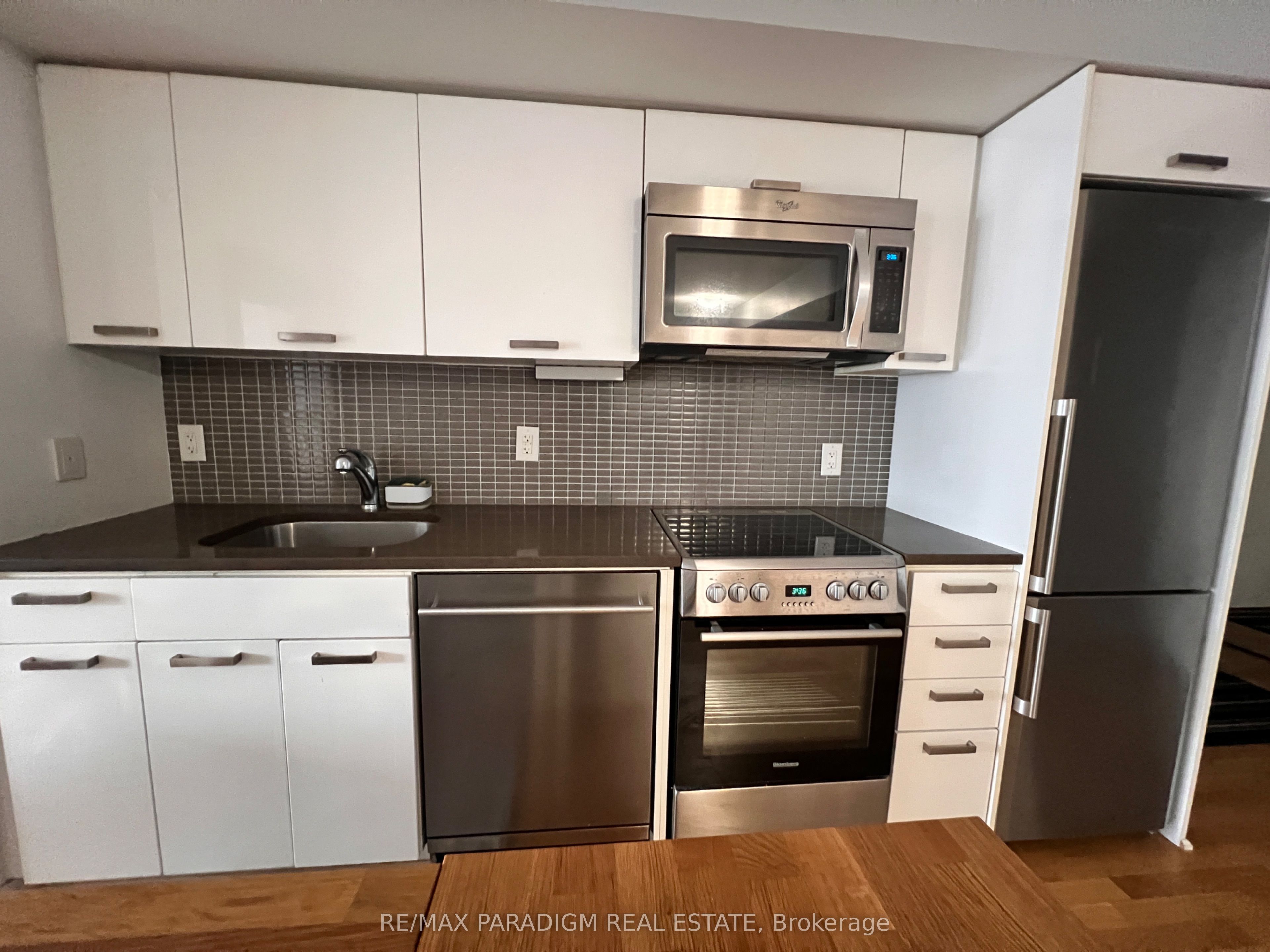 #806 - 295 Adelaide Street Property Photo 9