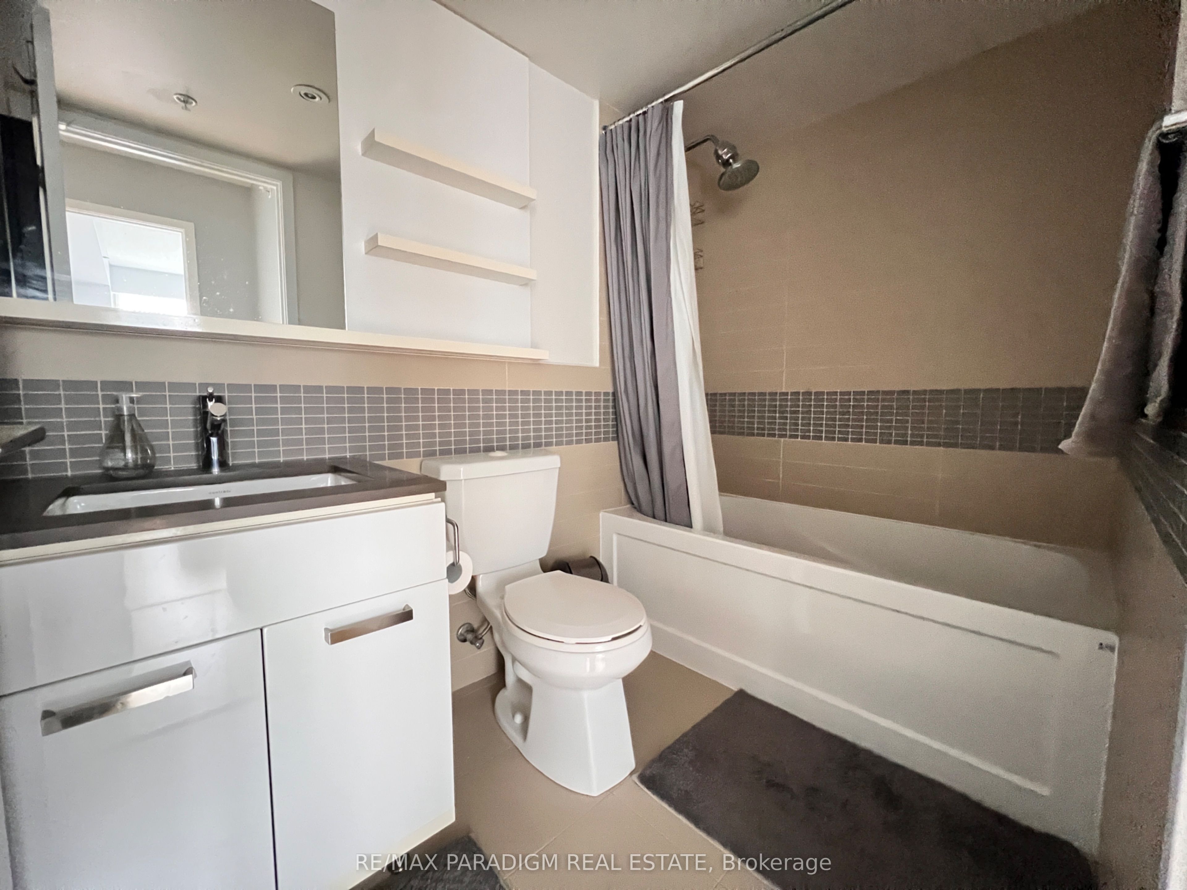 #806 - 295 Adelaide Street Property Photo 12