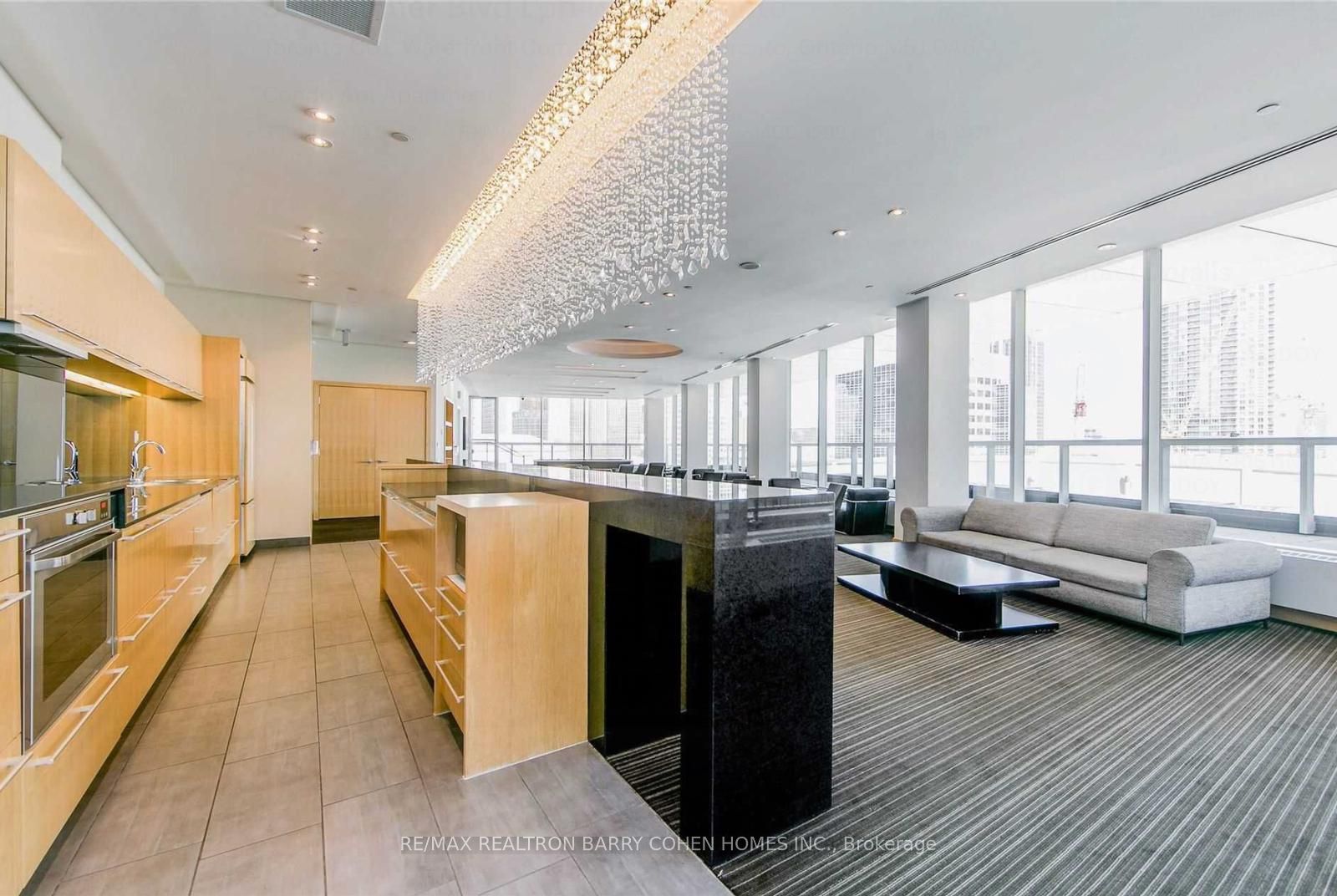 #1810 - 55 Bremner Boulevard Property Photo 8