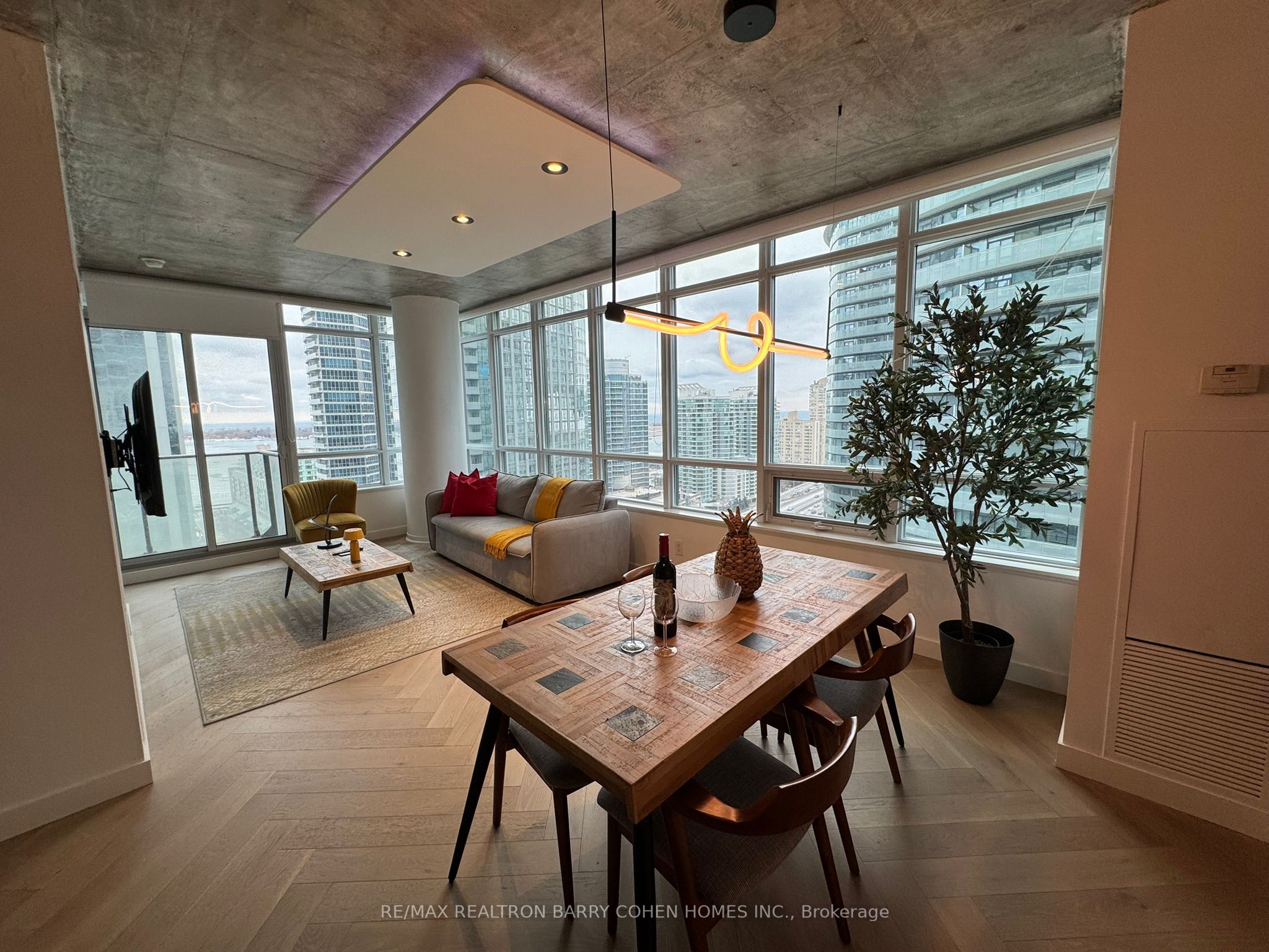 #1810 - 55 Bremner Boulevard Property Photo 14