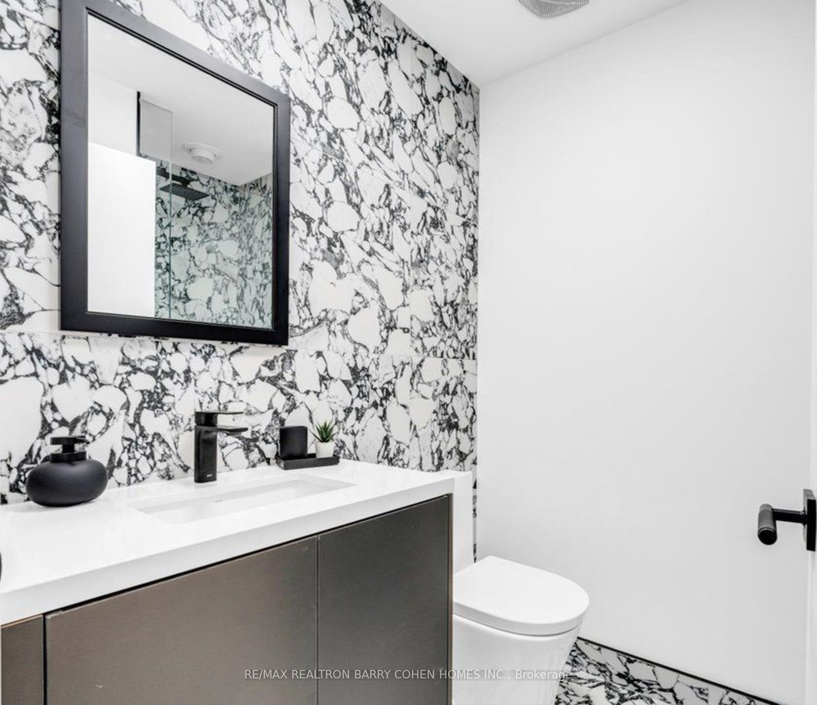 #1810 - 55 Bremner Boulevard Property Photo 20