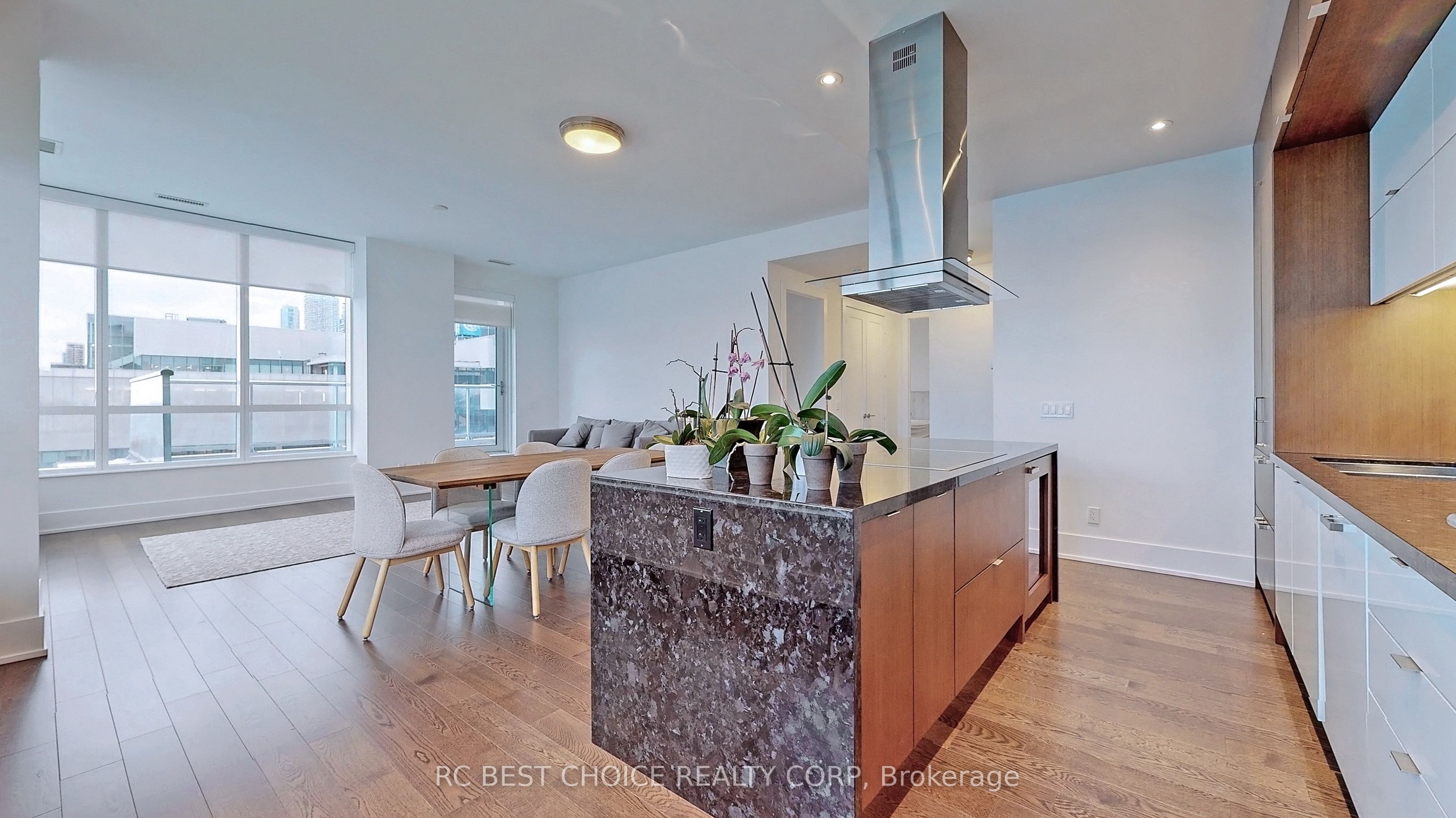 #723 - 55 Merchants' Wharf Street Property Photo 11