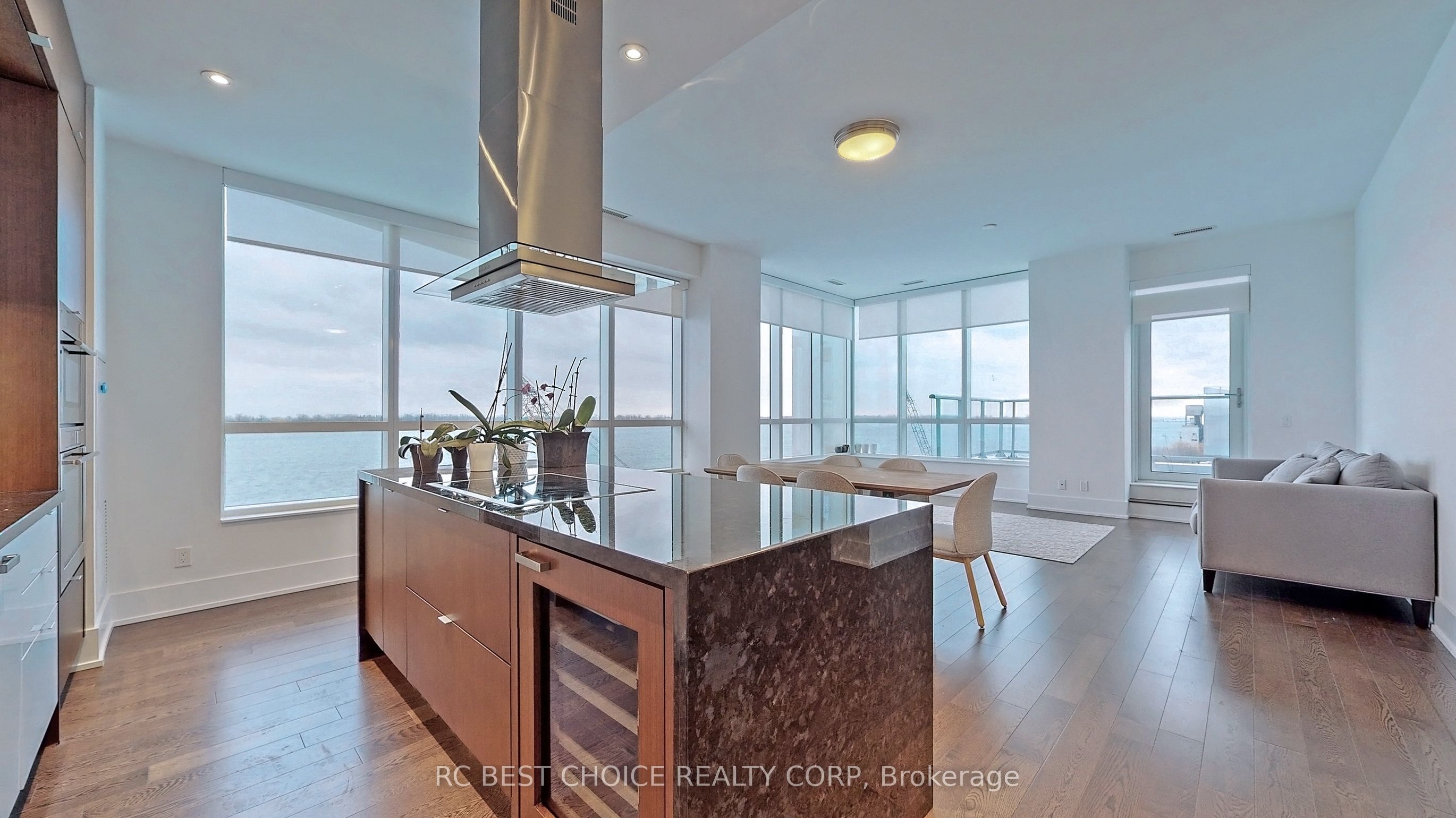 #723 - 55 Merchants' Wharf Street Property Photo 12
