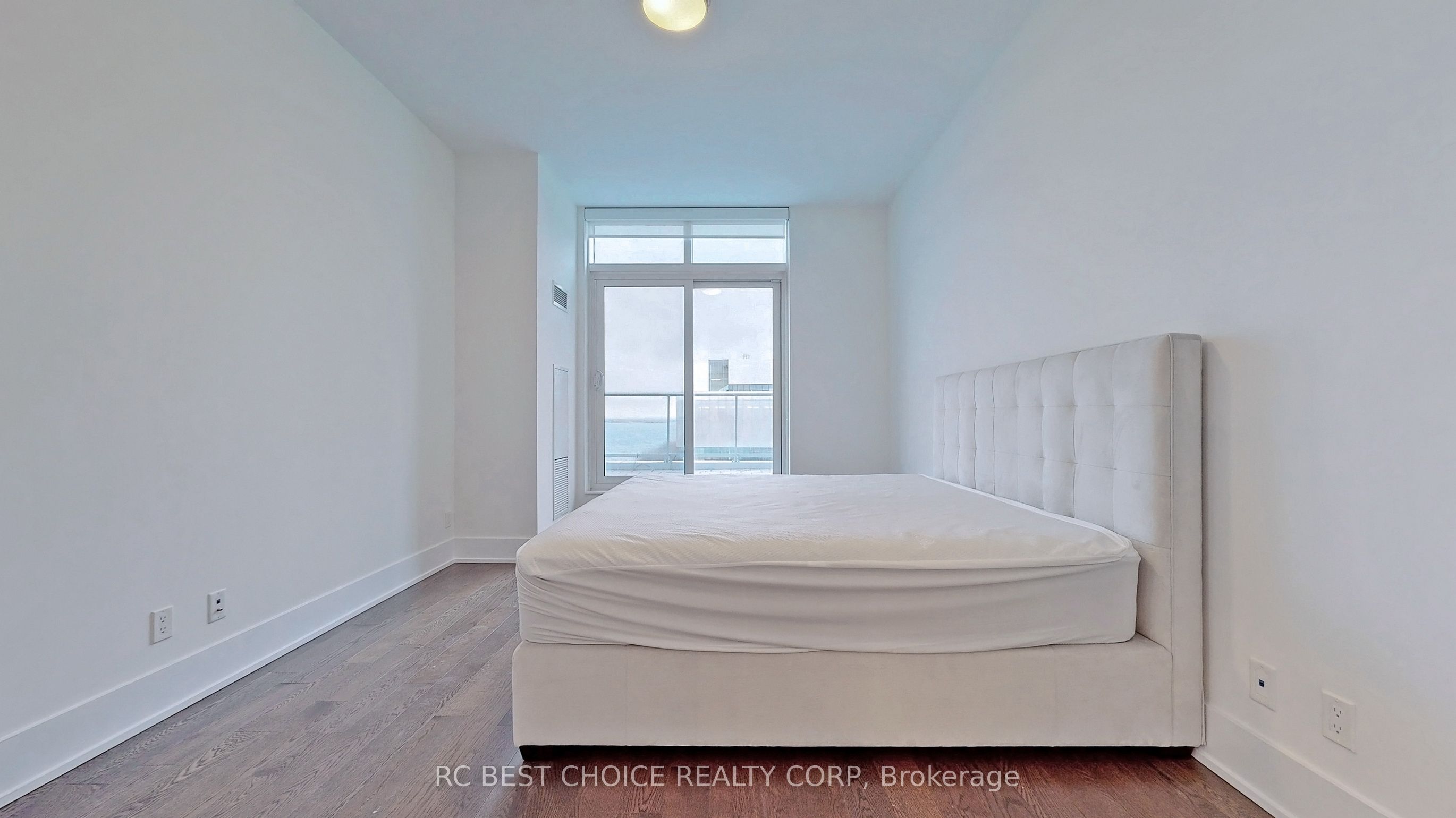 #723 - 55 Merchants' Wharf Street Property Photo 16