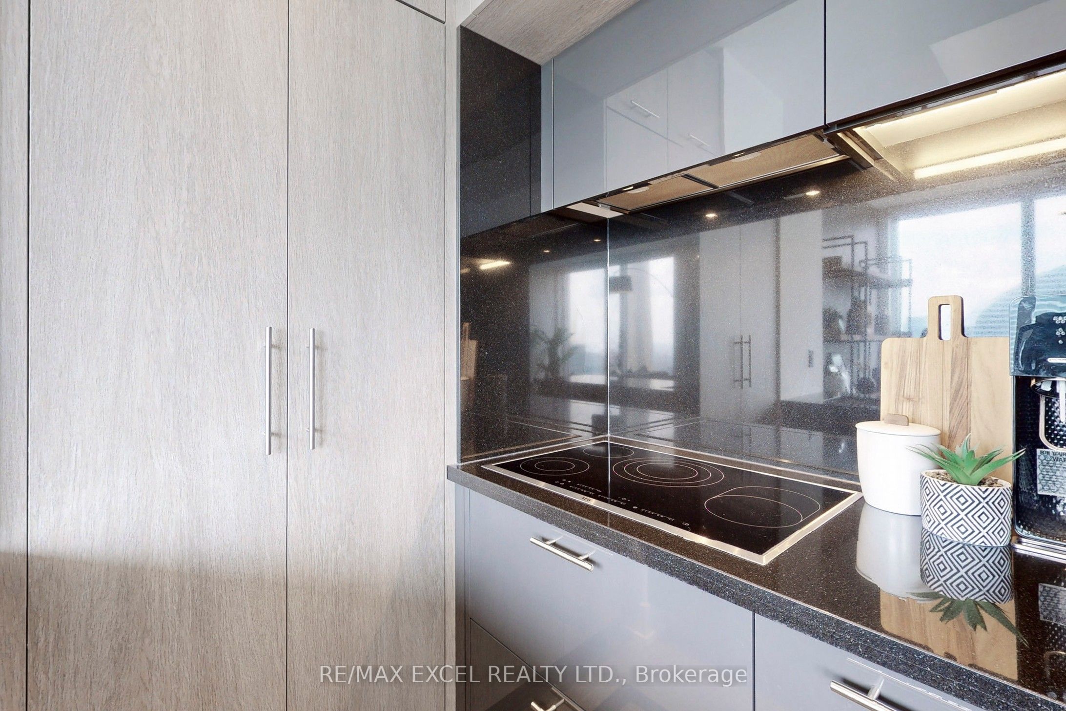 #6312 - 10 York Street Property Photo 8