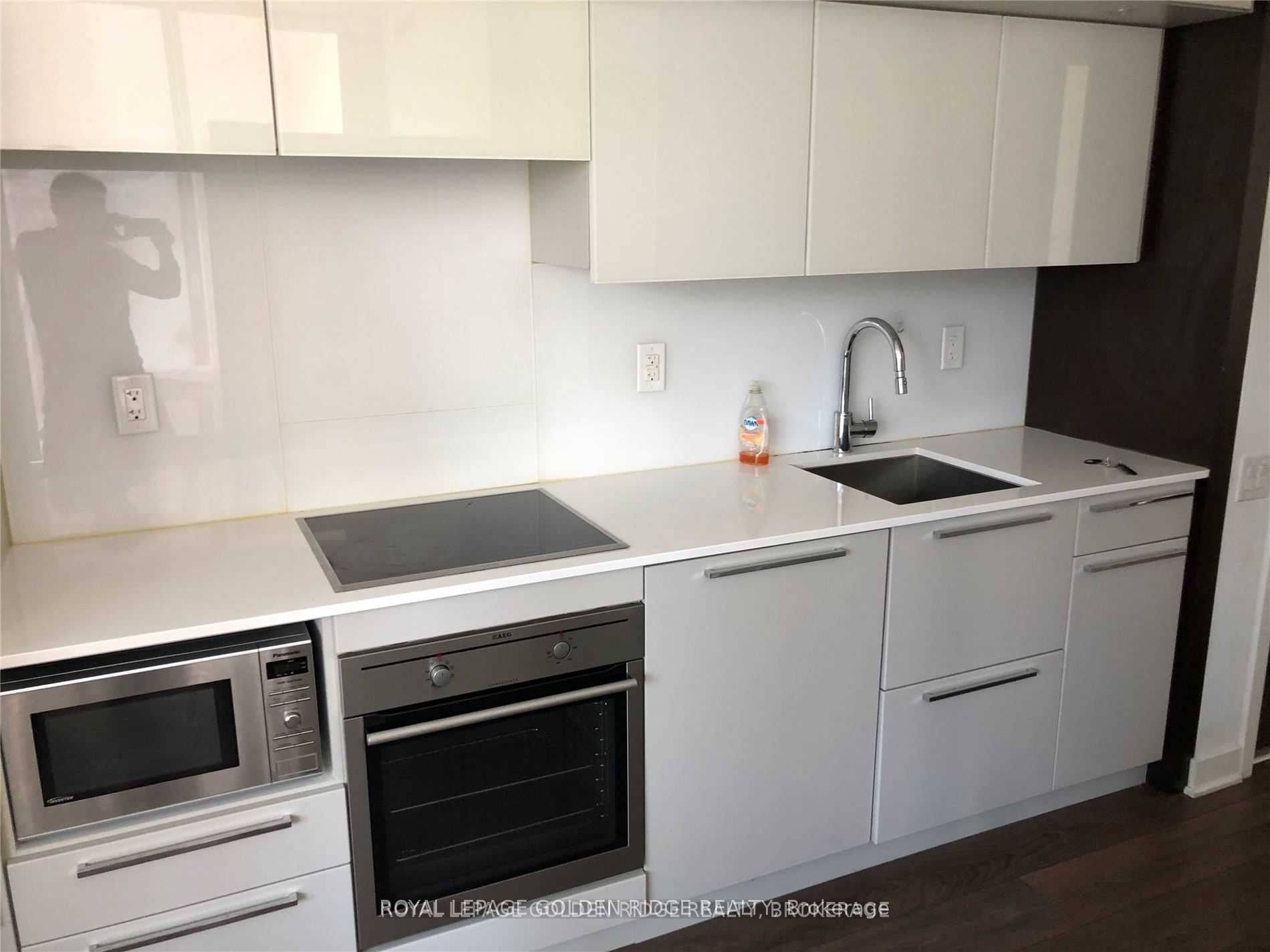 #605 - 15 Grenville Street Property Photo 4