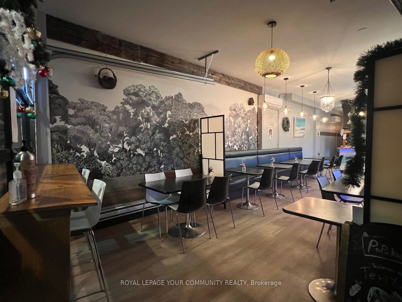 2584 Yonge Street Property Photo 2