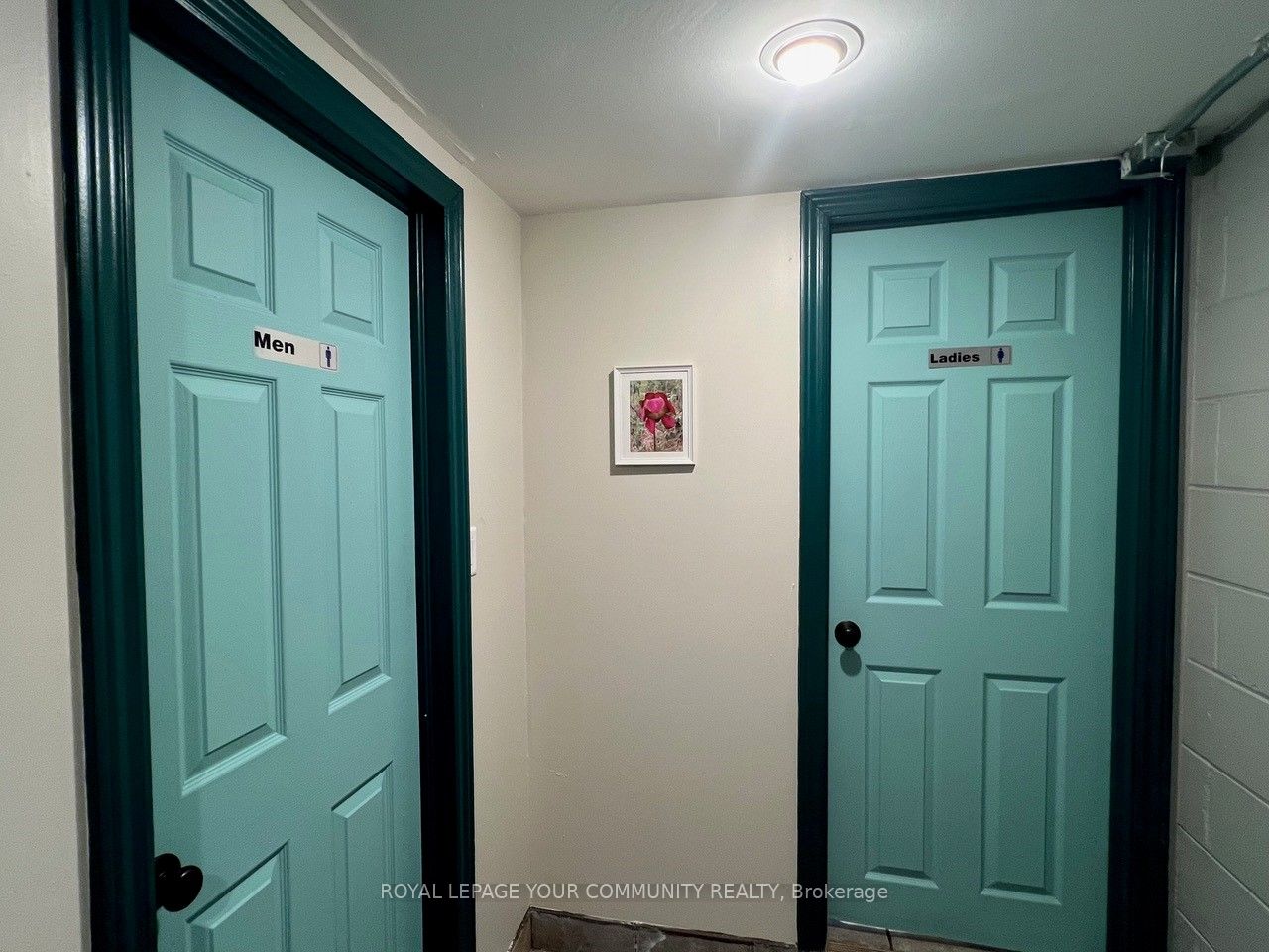 2584 Yonge Street Property Photo 28