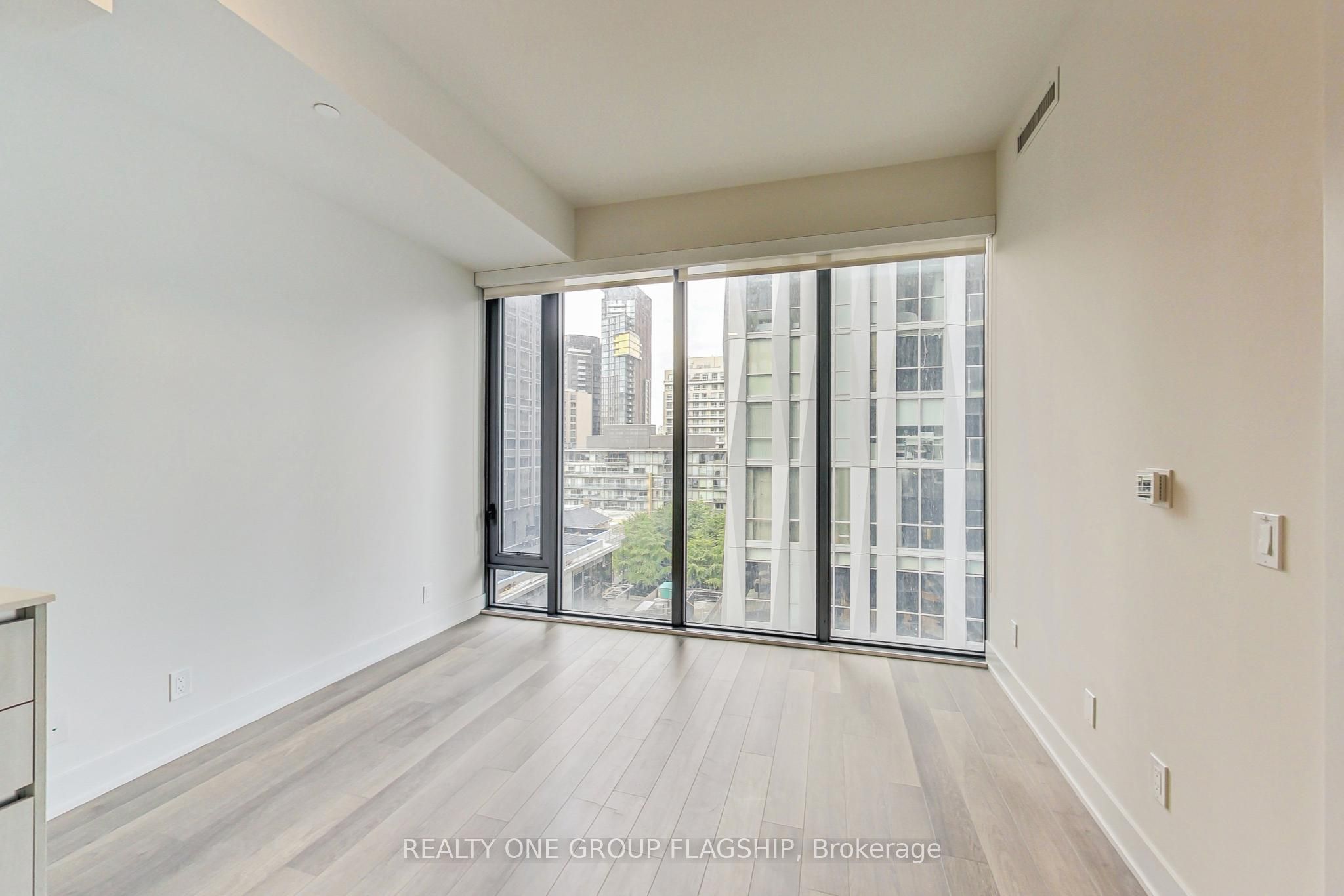 #701 - 8 Cumberland Street Property Photo 3