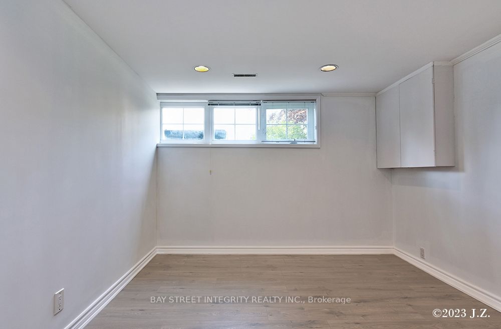 #lower - 27 Heathview Avenue Property Photo 12