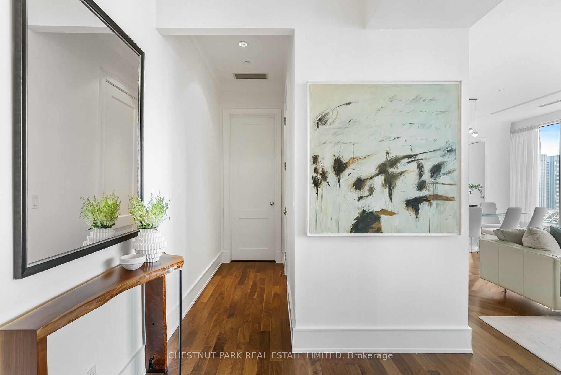 183 Wellington Street W 3602 Property Photo 2