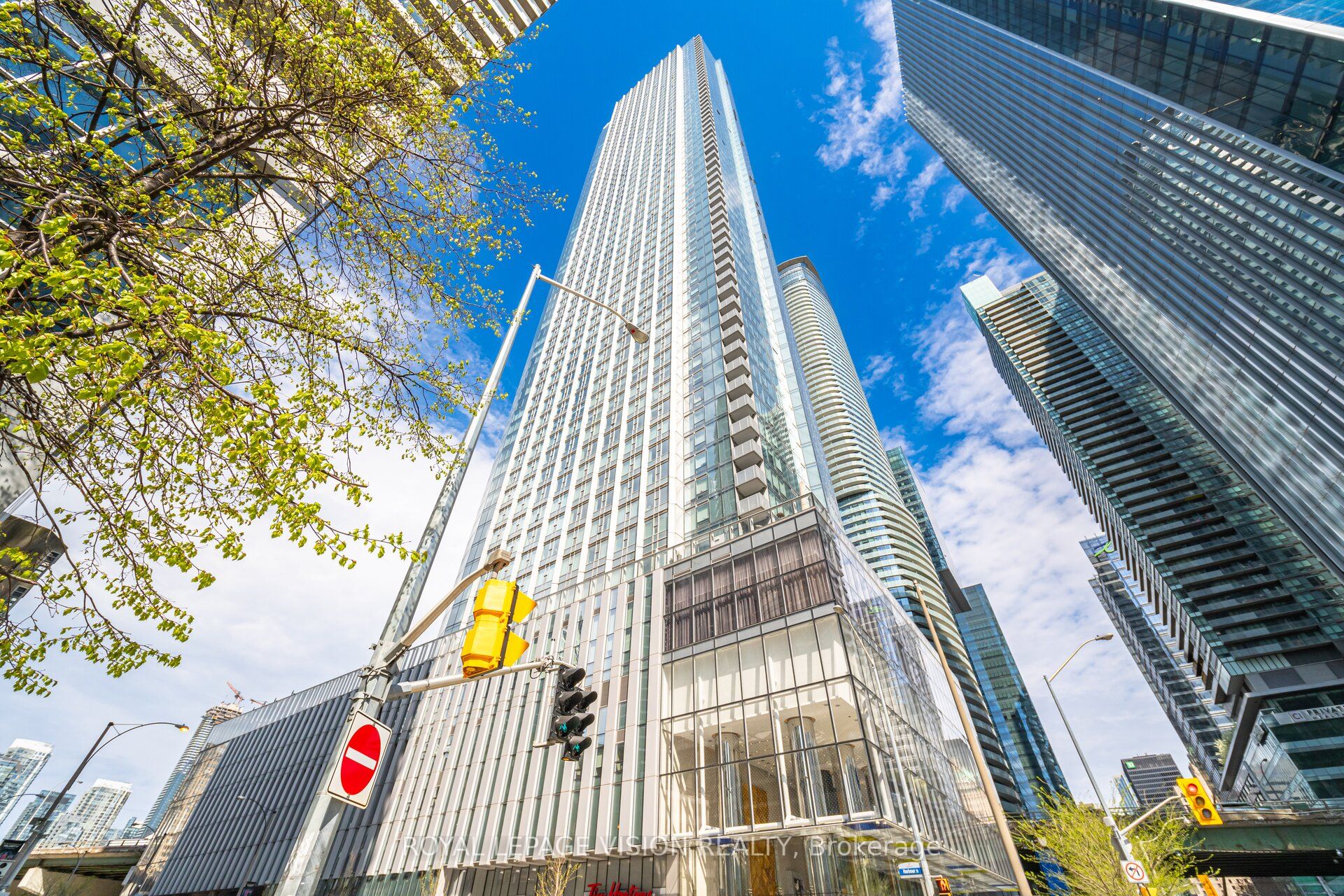 #2401 - 10 York Street Property Photo 3