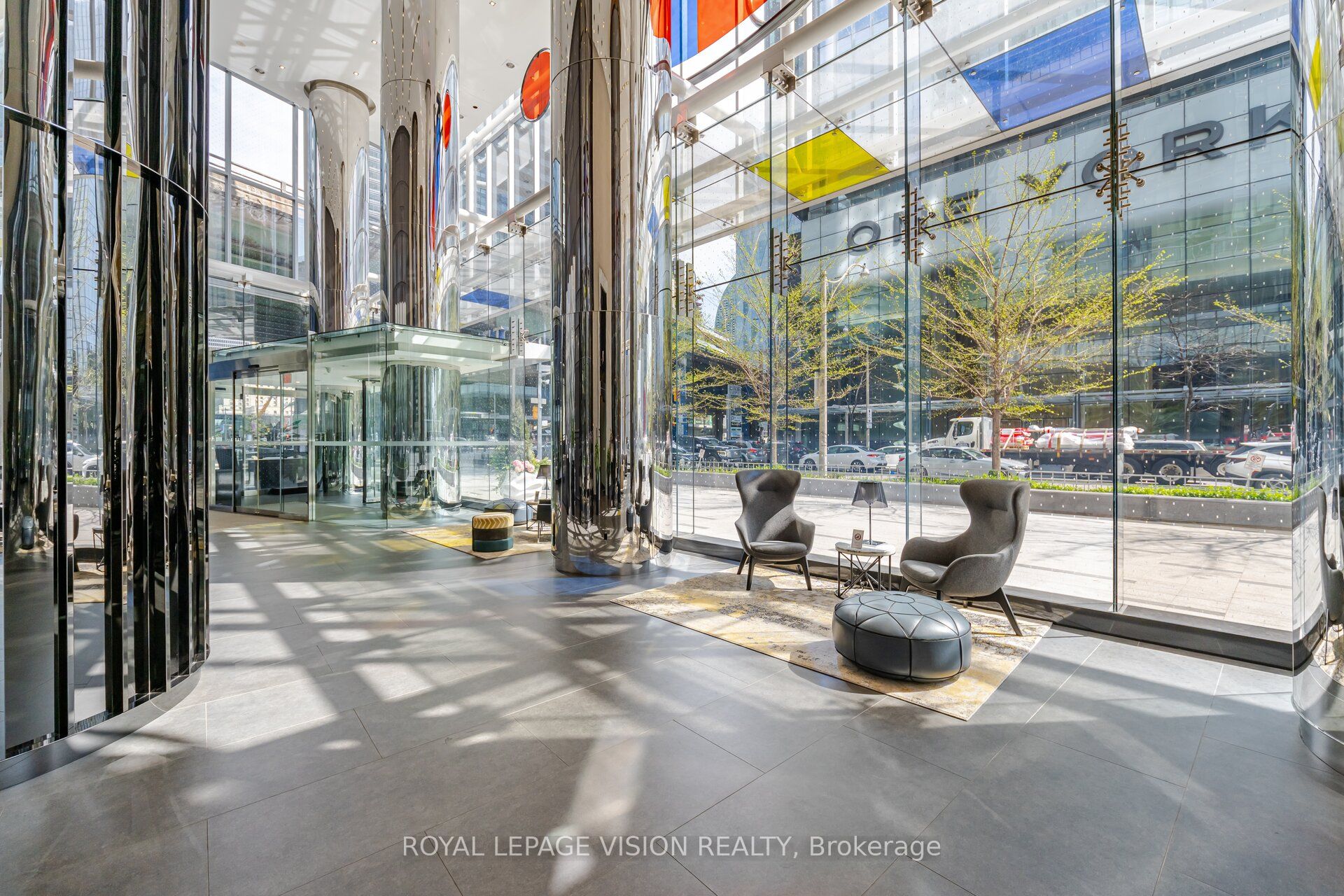 #2401 - 10 York Street Property Photo 4