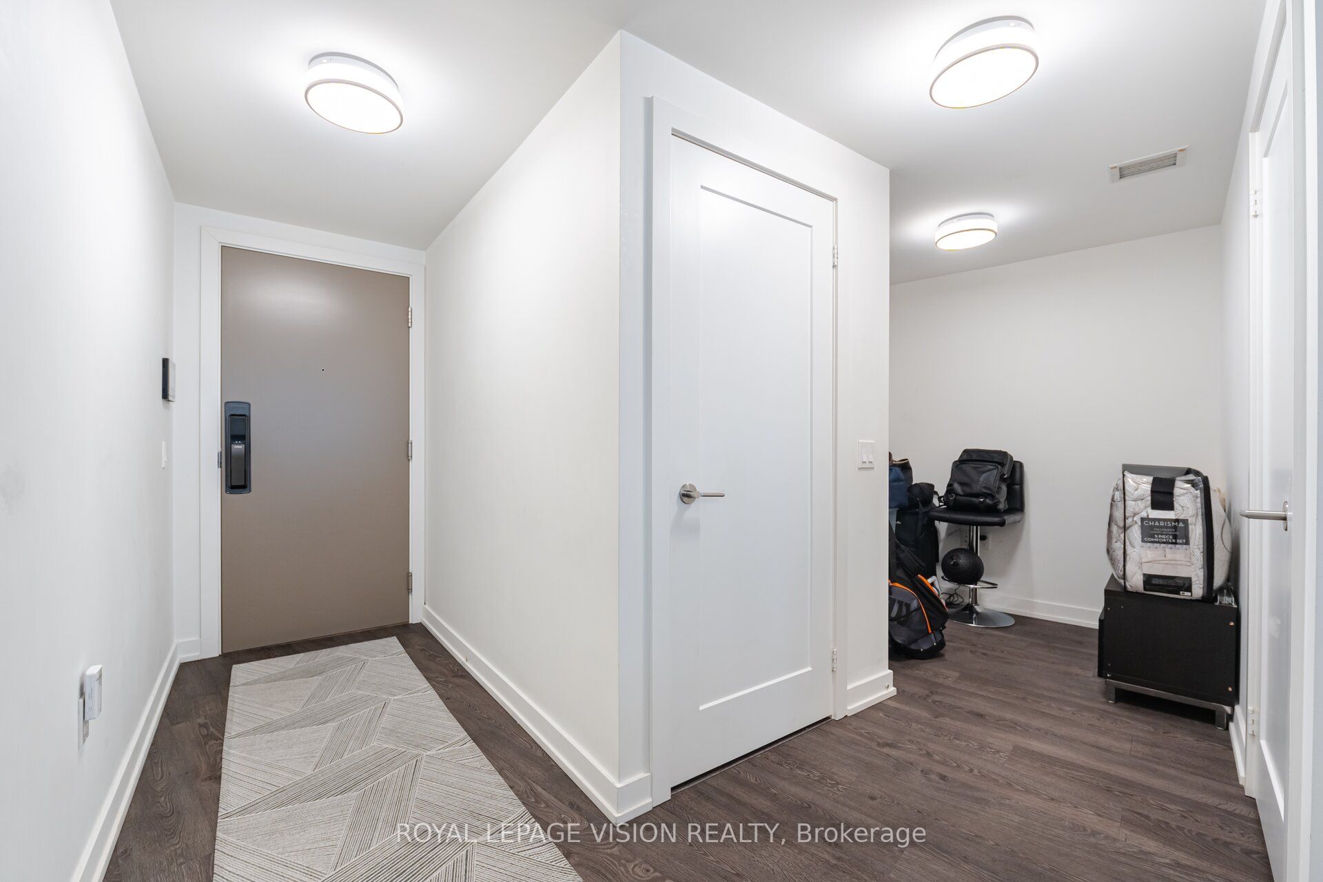 #2401 - 10 York Street Property Photo 7