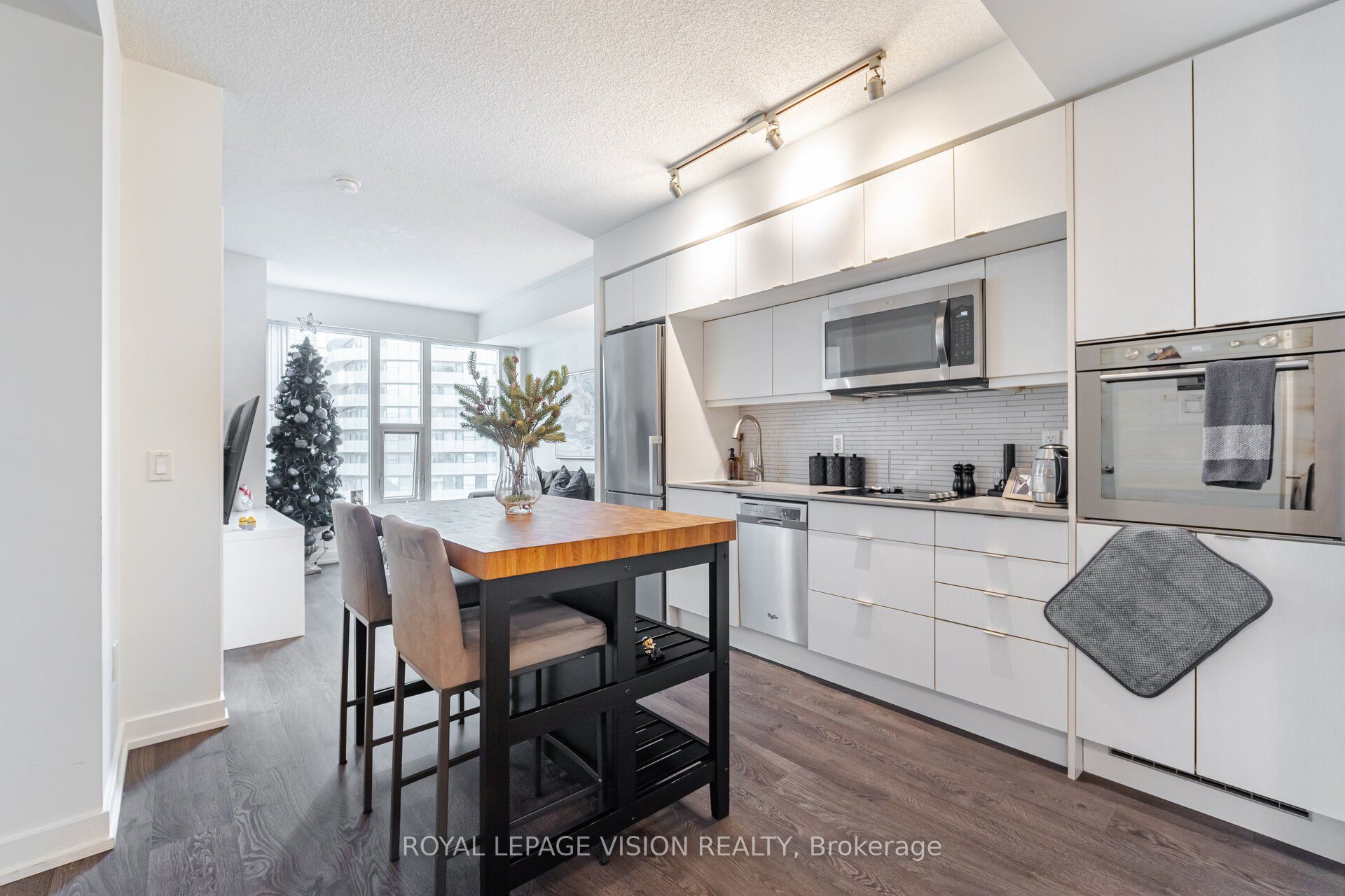 #2401 - 10 York Street Property Photo 8