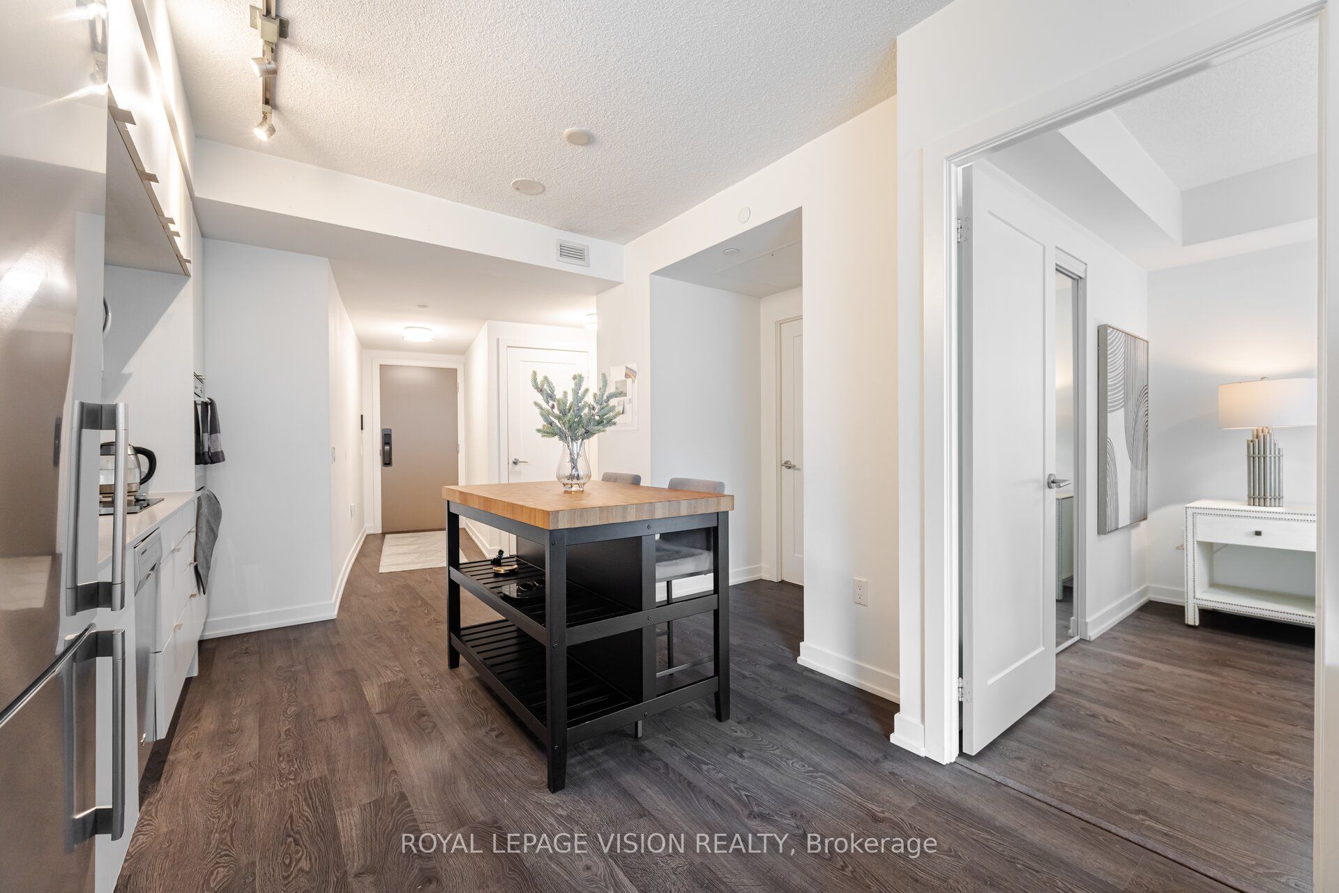 #2401 - 10 York Street Property Photo 11
