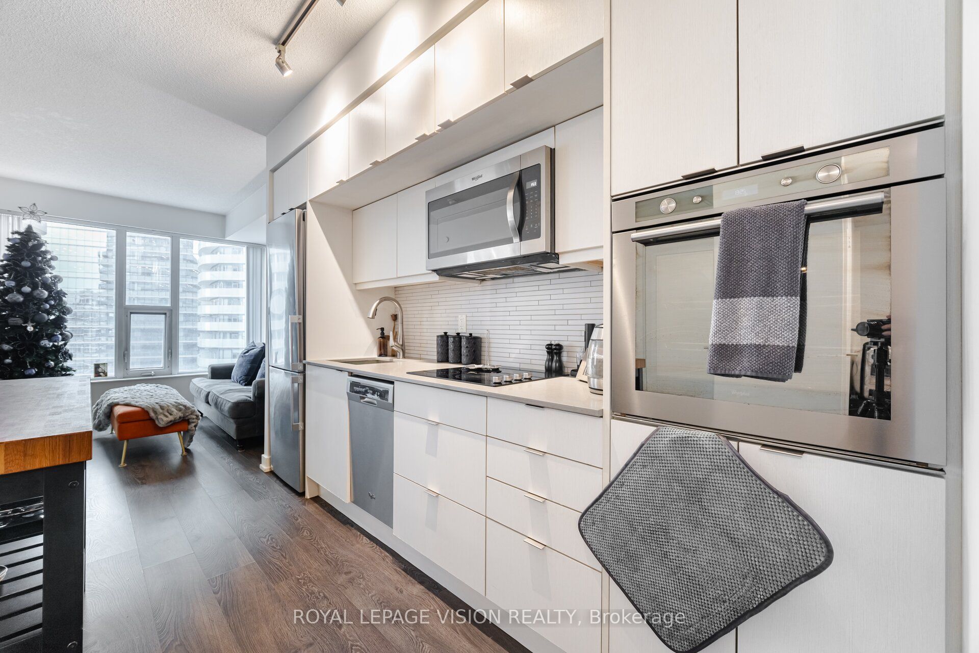 #2401 - 10 York Street Property Photo 15