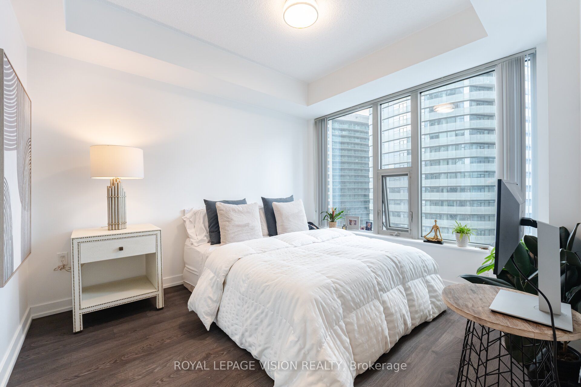 #2401 - 10 York Street Property Photo 22