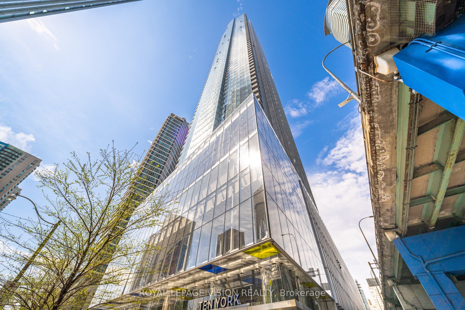 #2401 - 10 York Street Property Photo 27