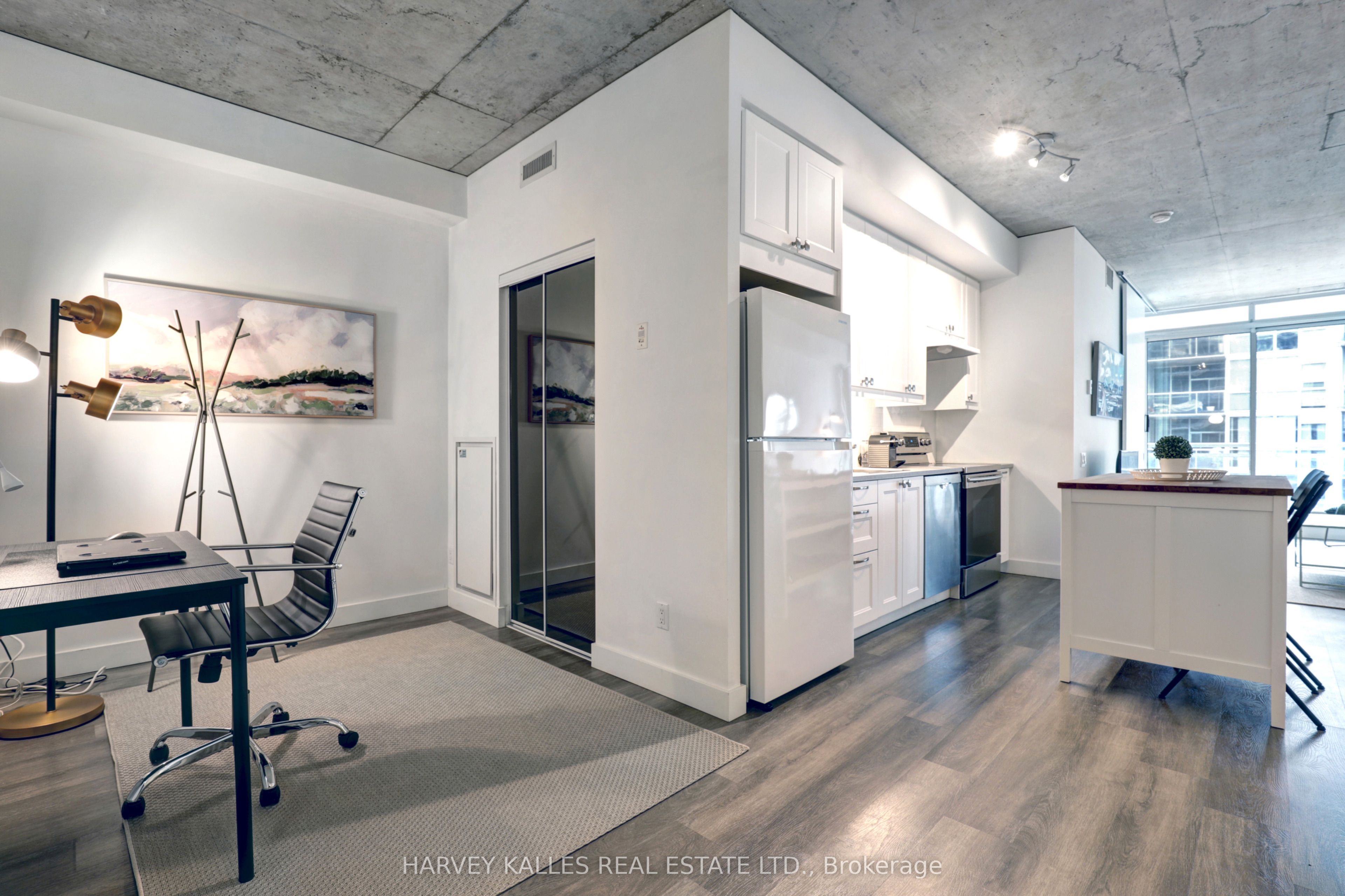 #709 - 38 Niagara Street Property Photo 3