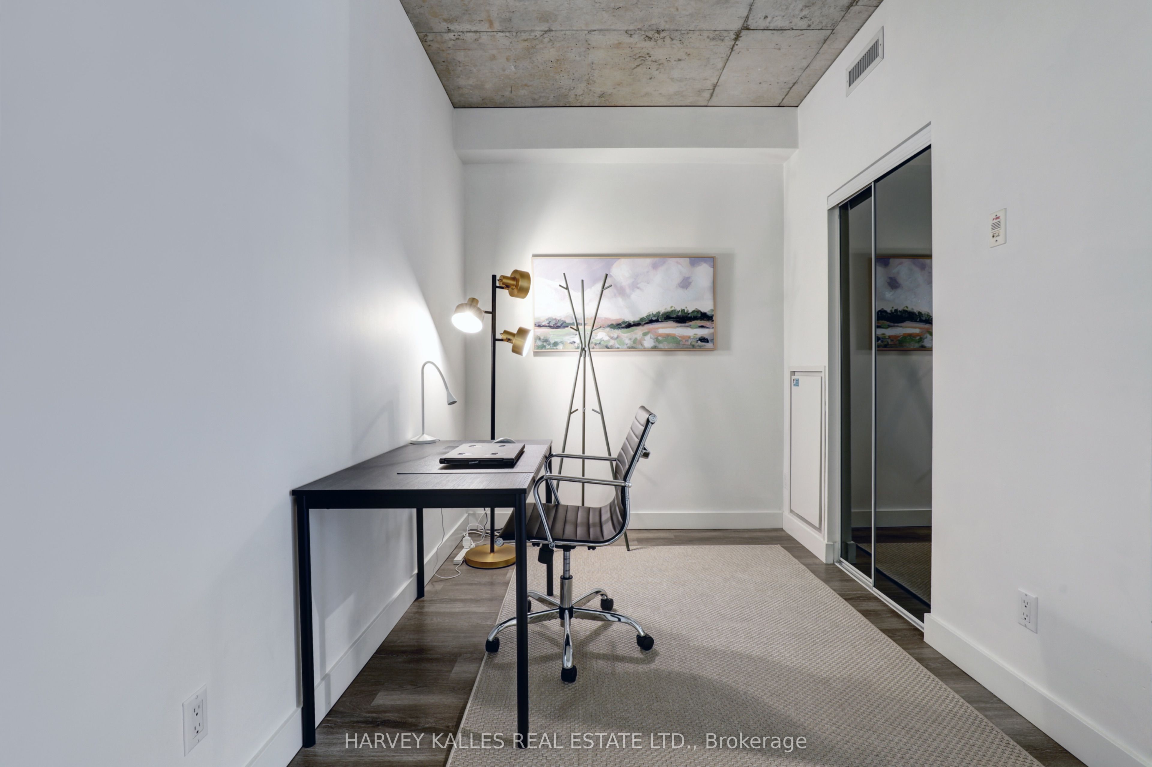 #709 - 38 Niagara Street Property Photo 4