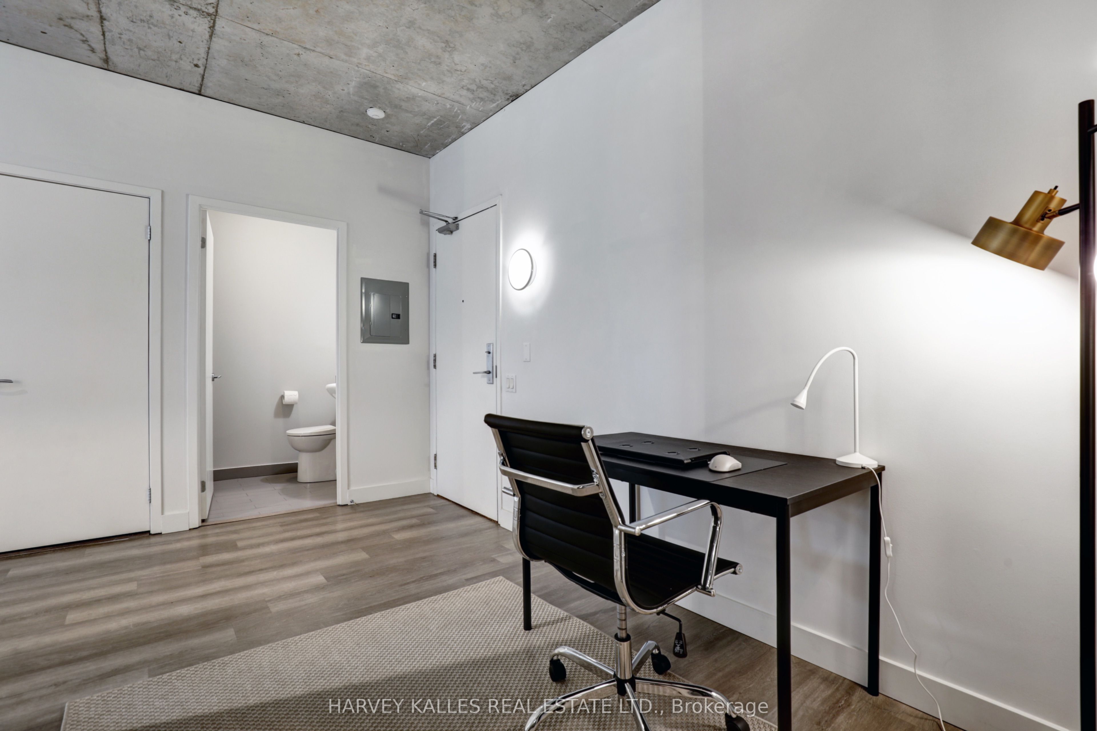 #709 - 38 Niagara Street Property Photo 5