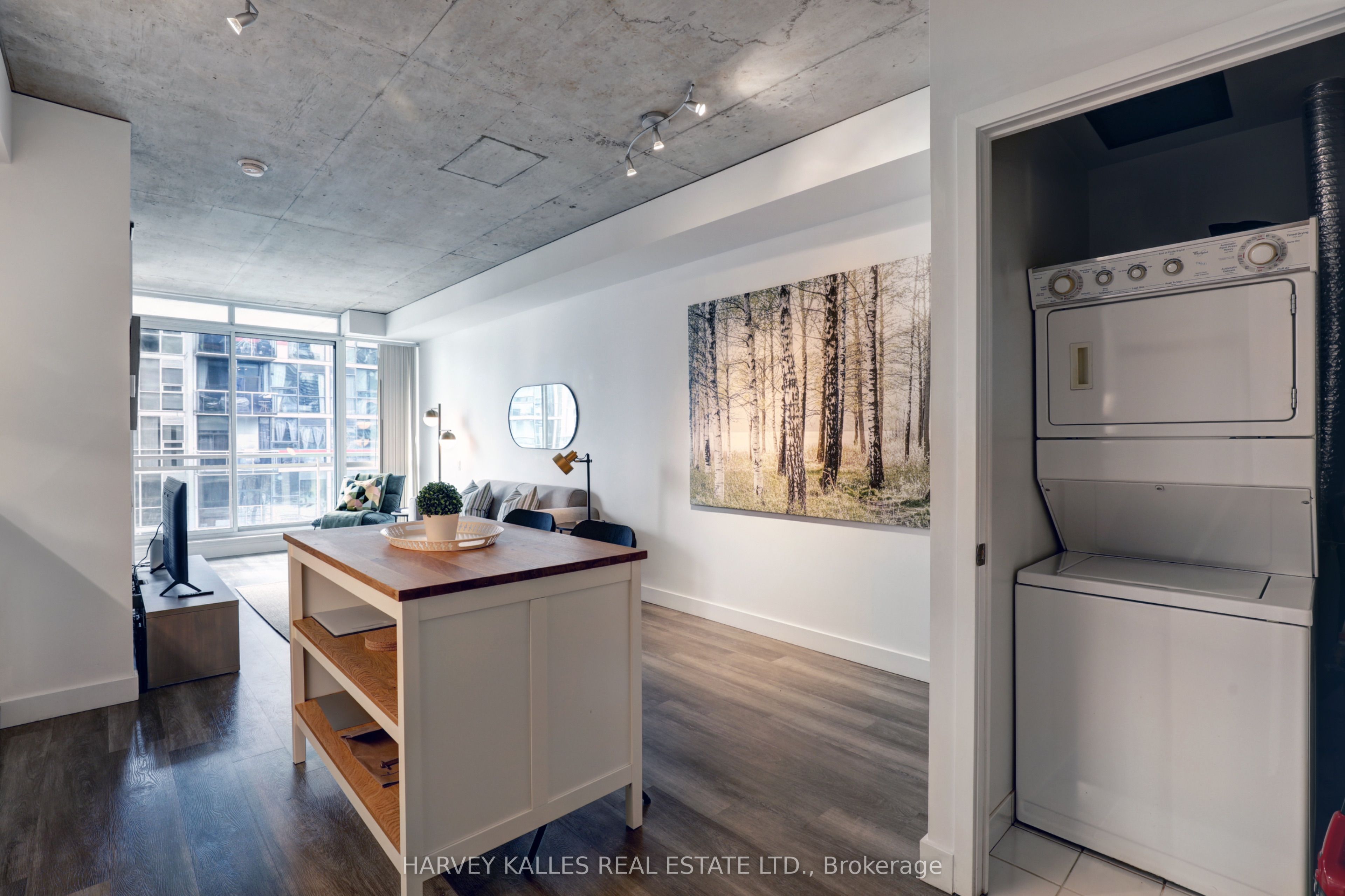 #709 - 38 Niagara Street Property Photo 7