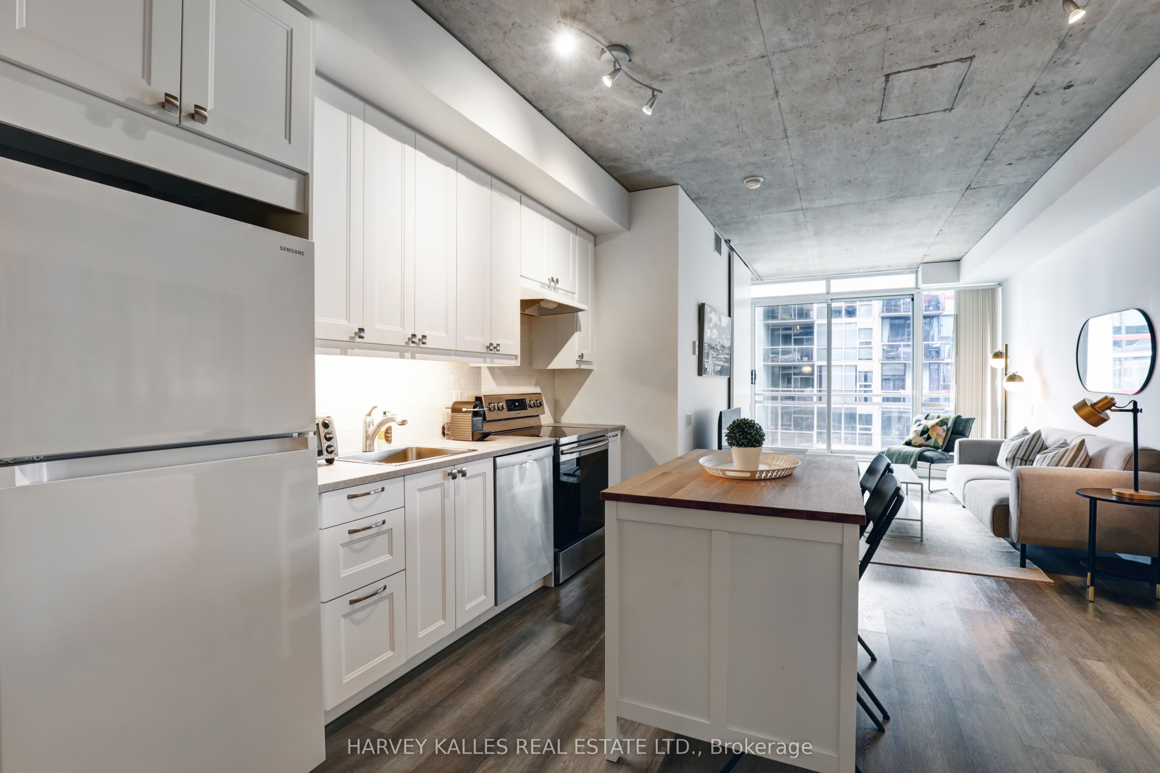 #709 - 38 Niagara Street Property Photo 8