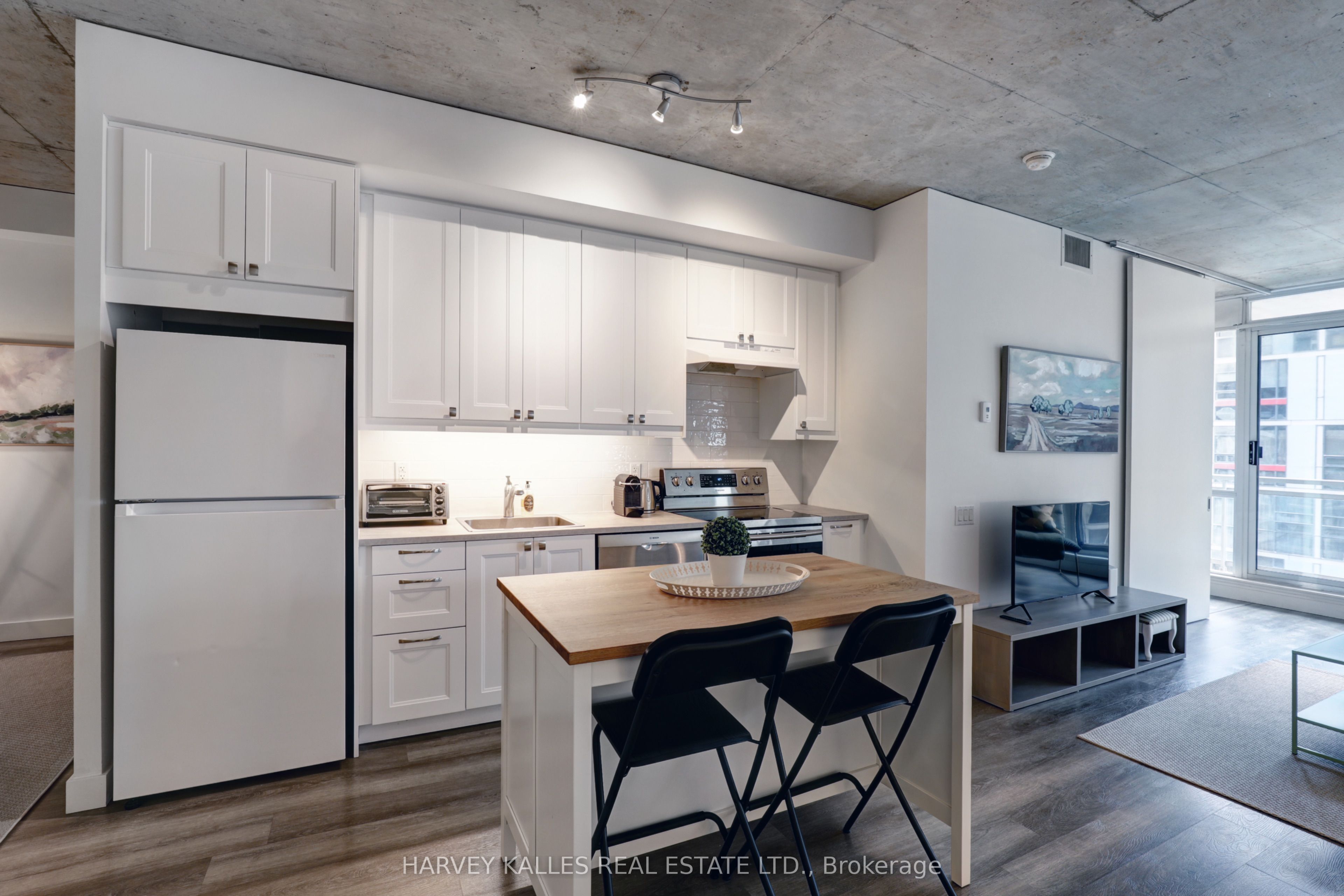 #709 - 38 Niagara Street Property Photo 9