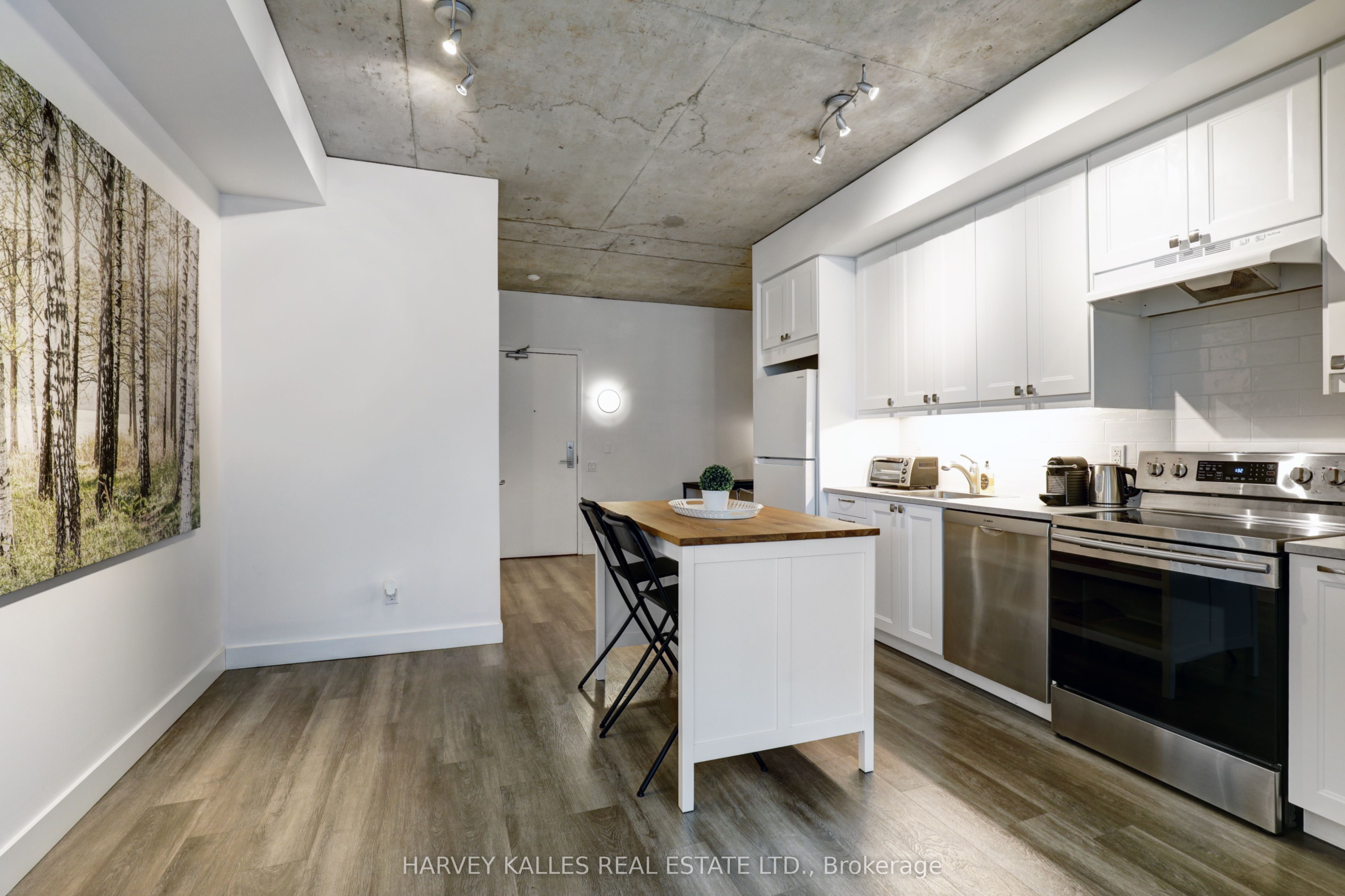 #709 - 38 Niagara Street Property Photo 13
