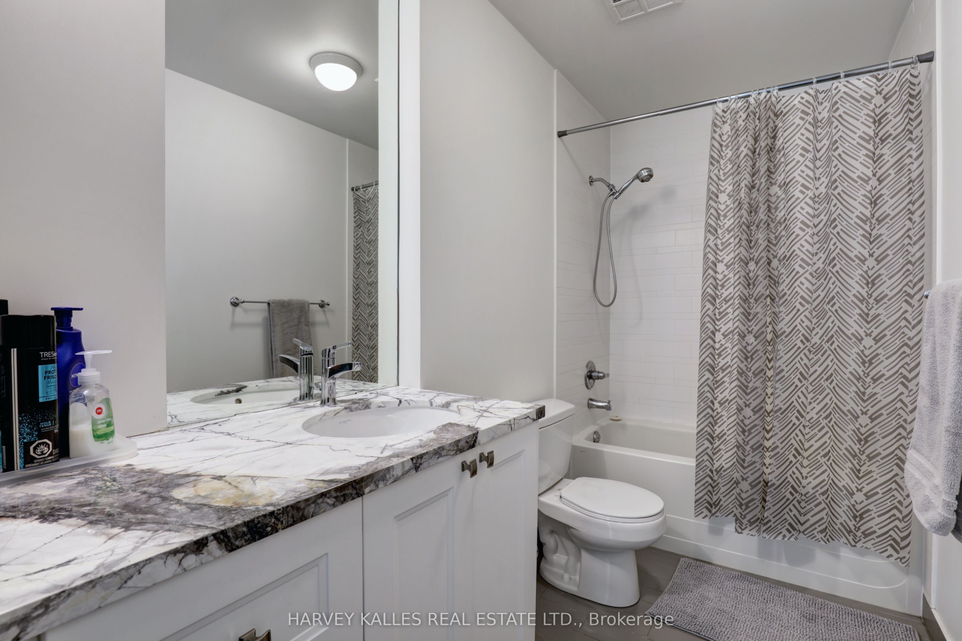 #709 - 38 Niagara Street Property Photo 23