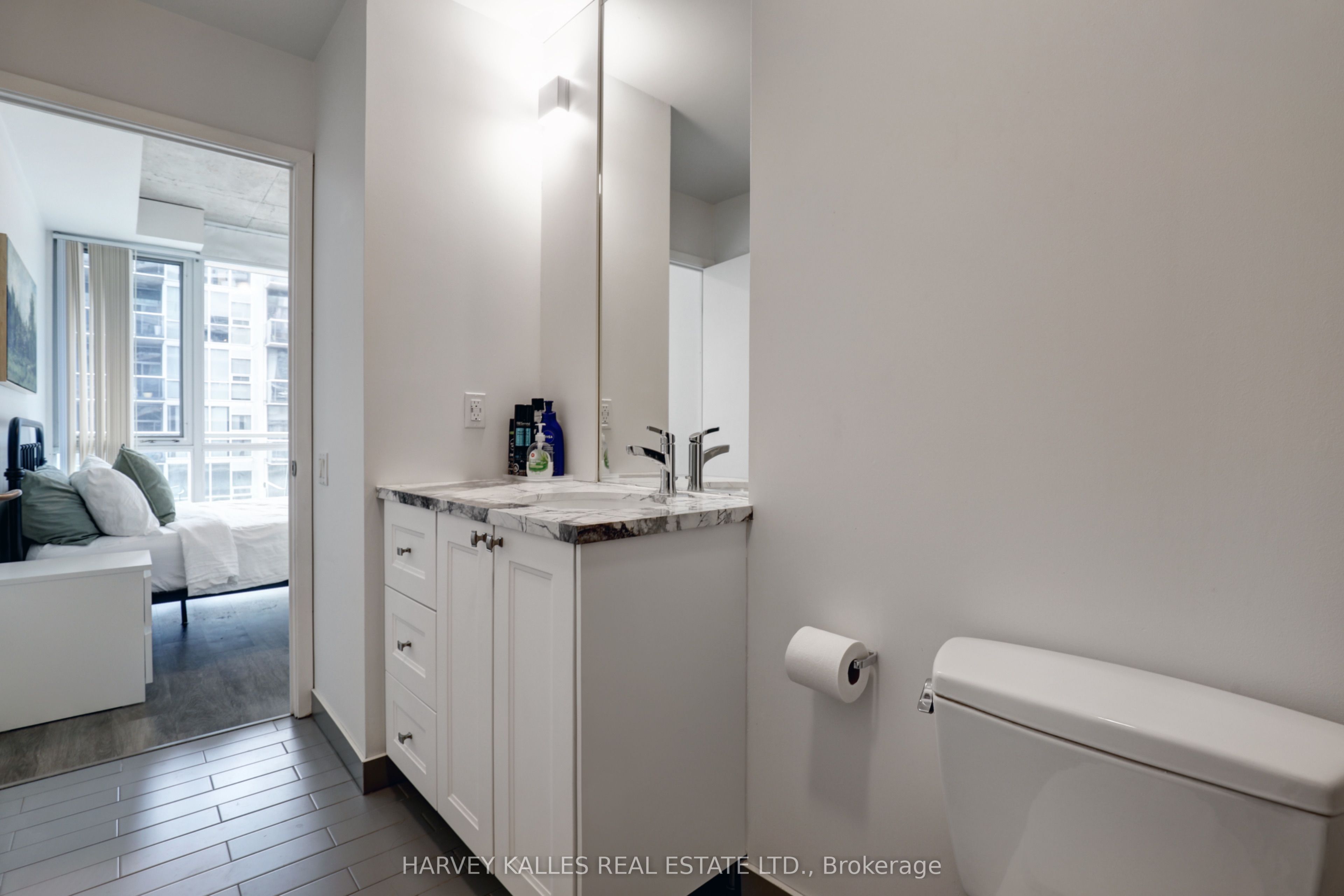 #709 - 38 Niagara Street Property Photo 33