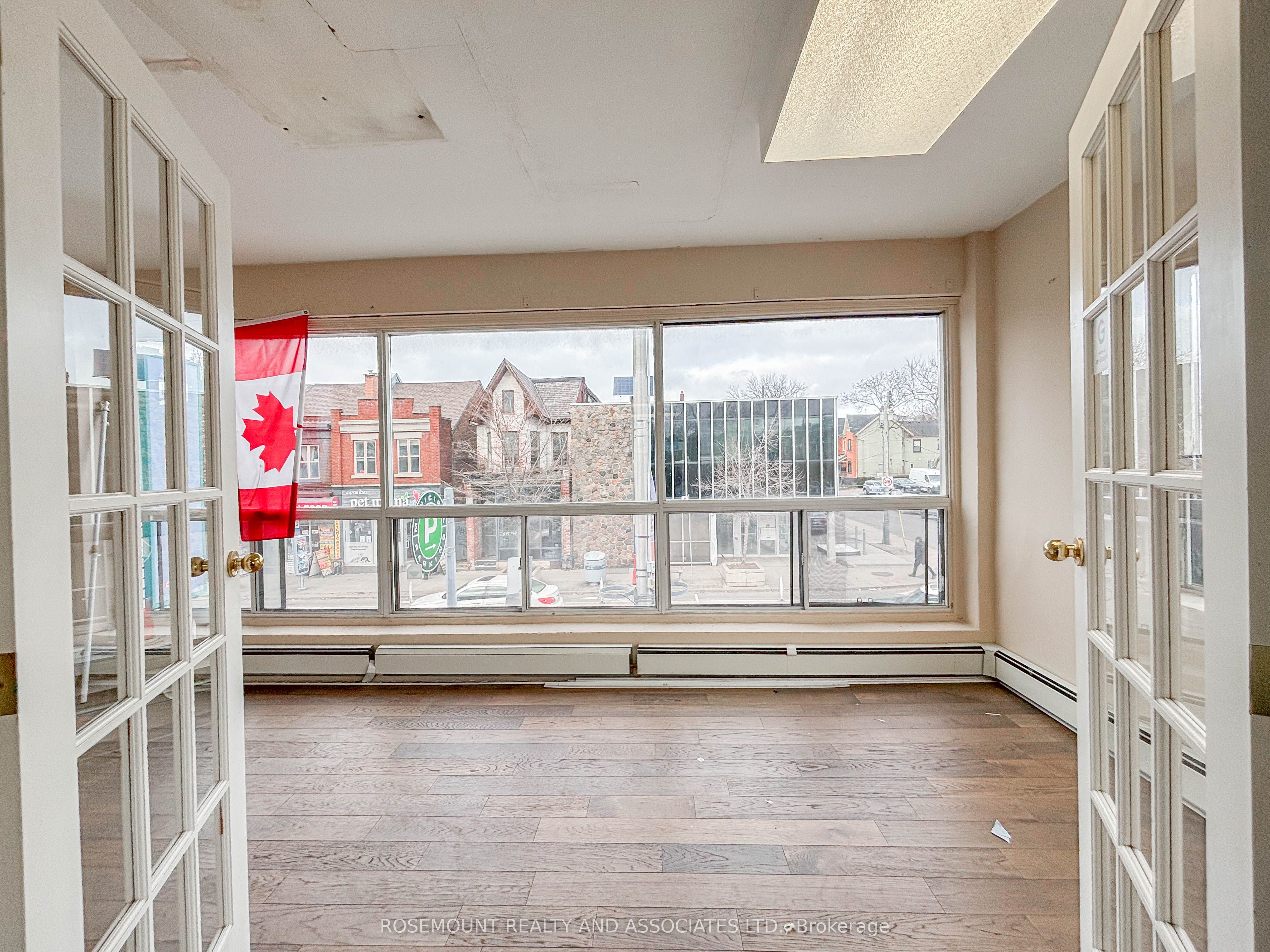 #upper - 641 Bloor Street Property Photo 2