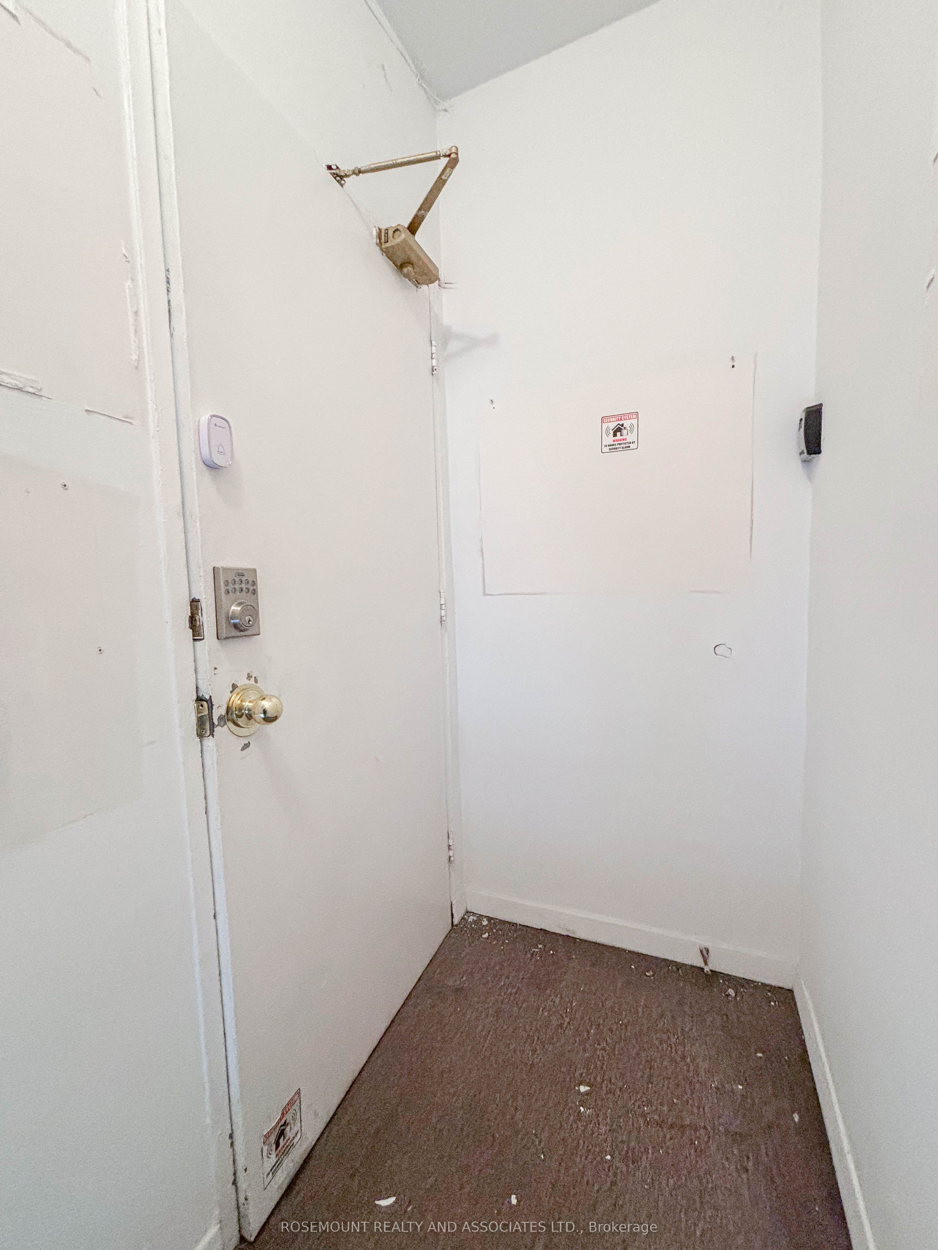 #upper - 641 Bloor Street Property Photo 9