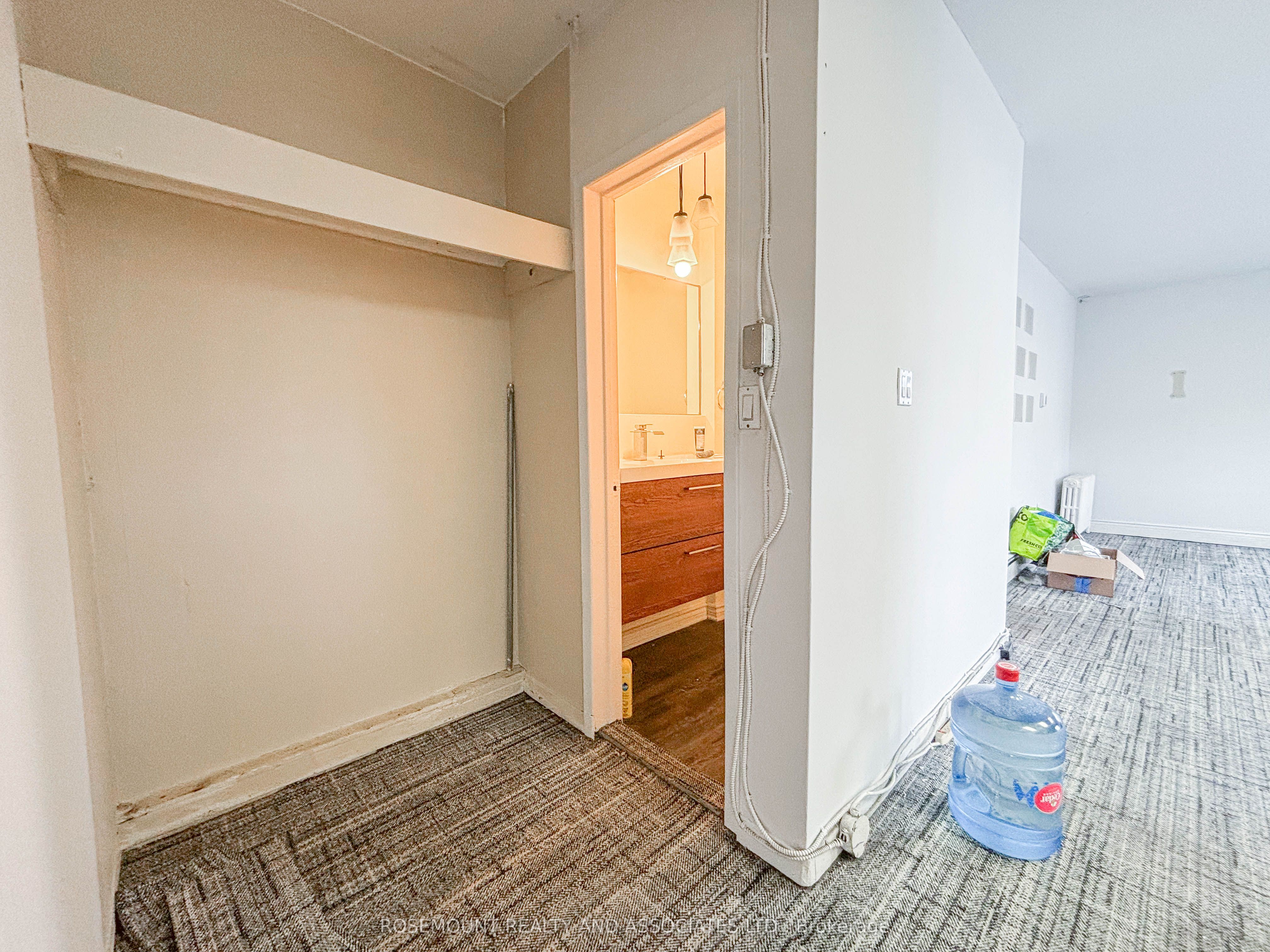 #upper - 641 Bloor Street Property Photo 12