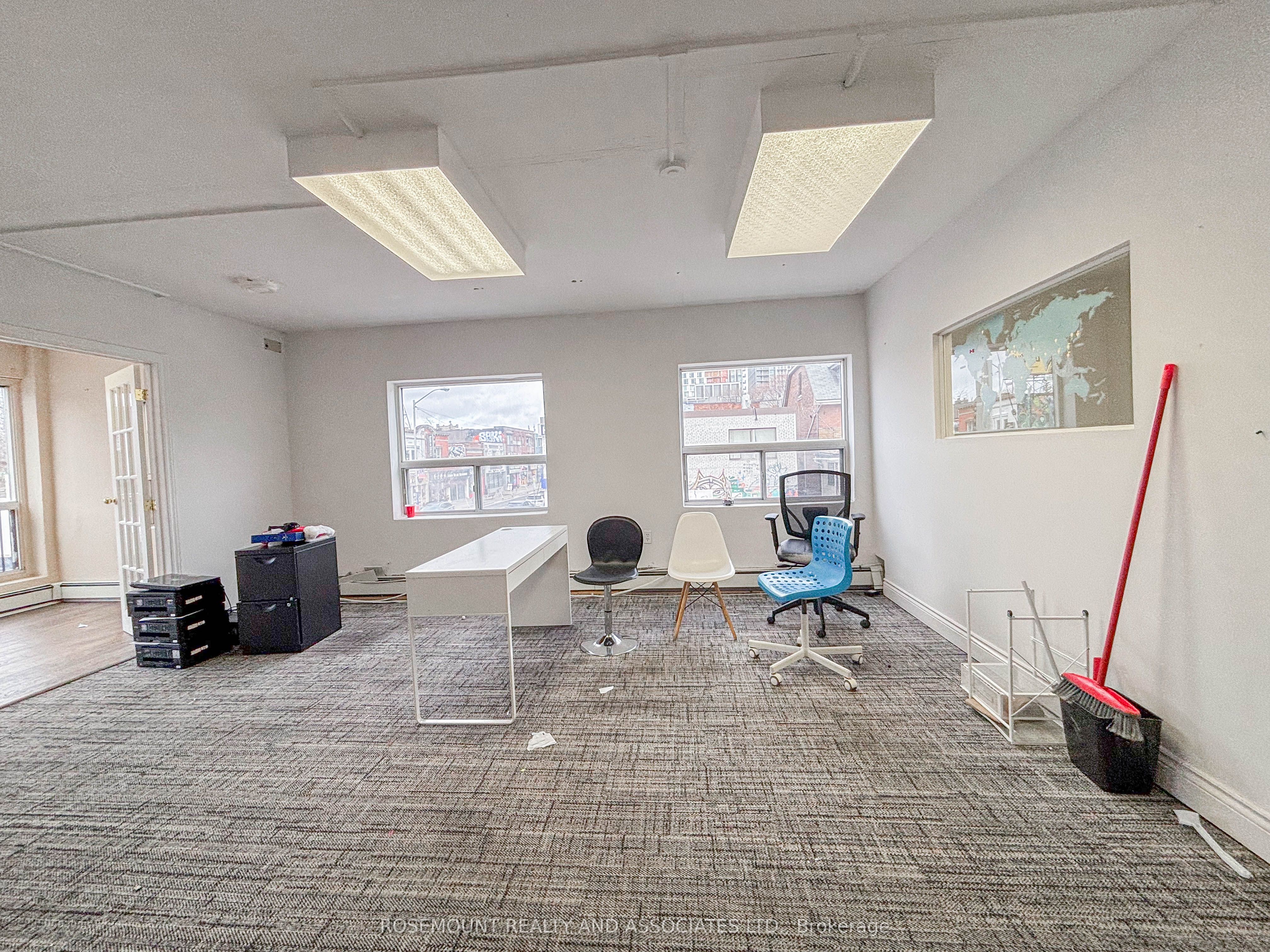 #upper - 641 Bloor Street Property Photo 16
