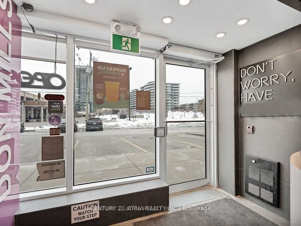 #15 - 895 Lawrence Avenue Property Photo 3