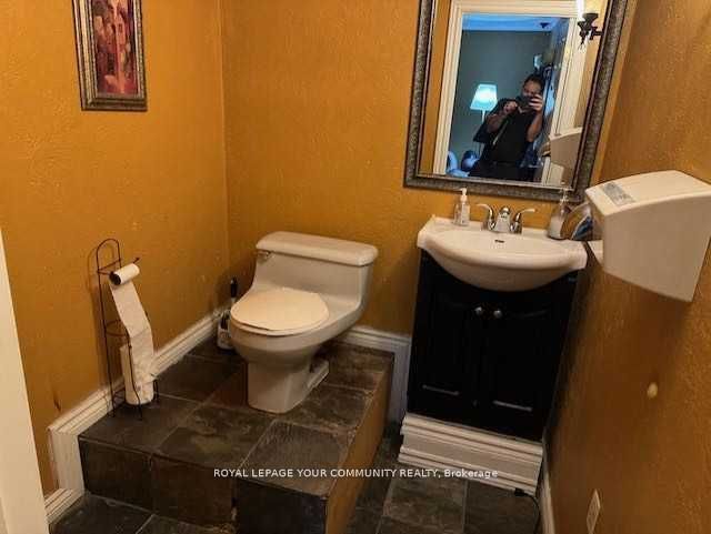 245 Gerrard Street Property Photo 6