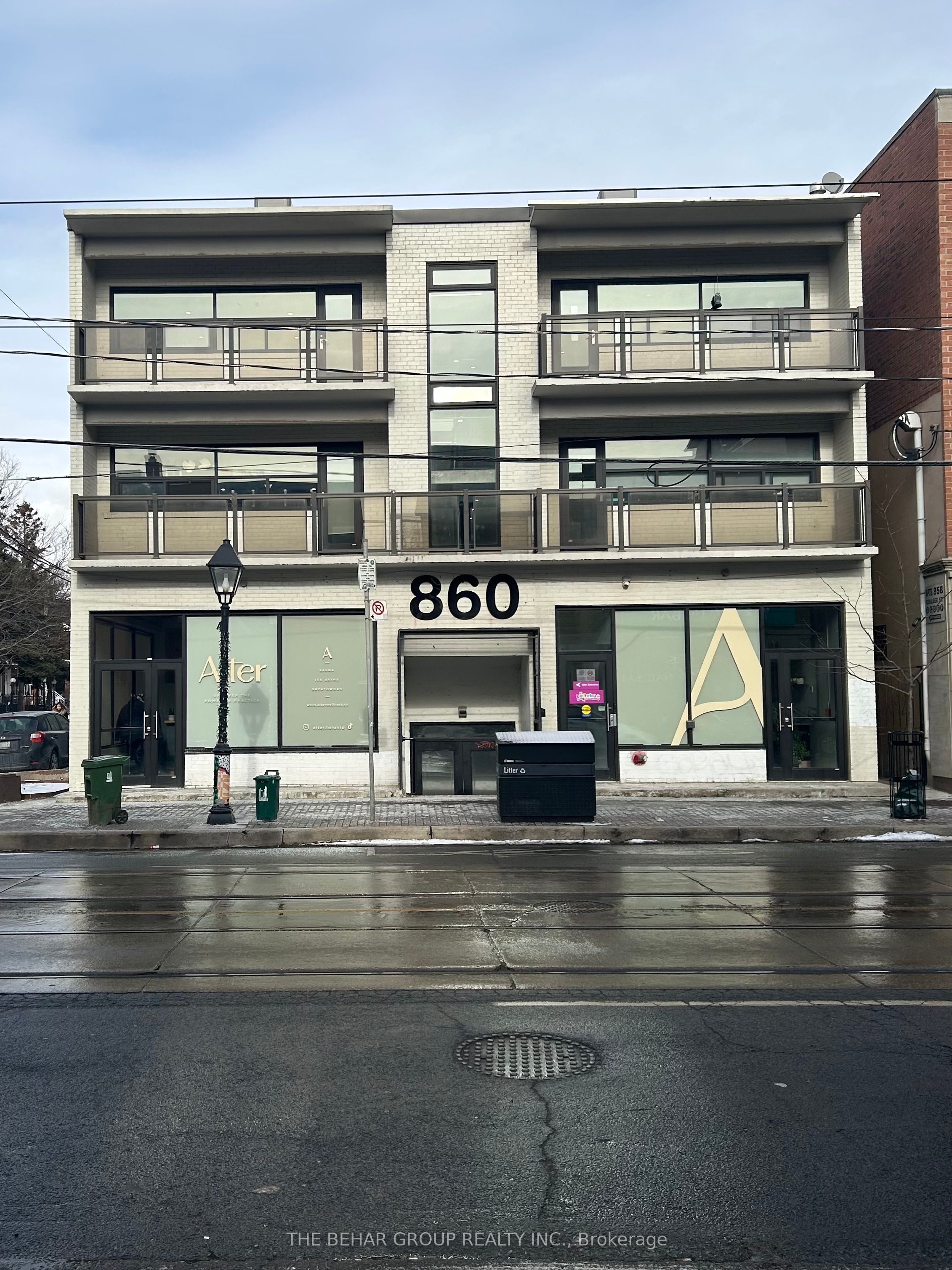 860 College Street Property Photo 1
