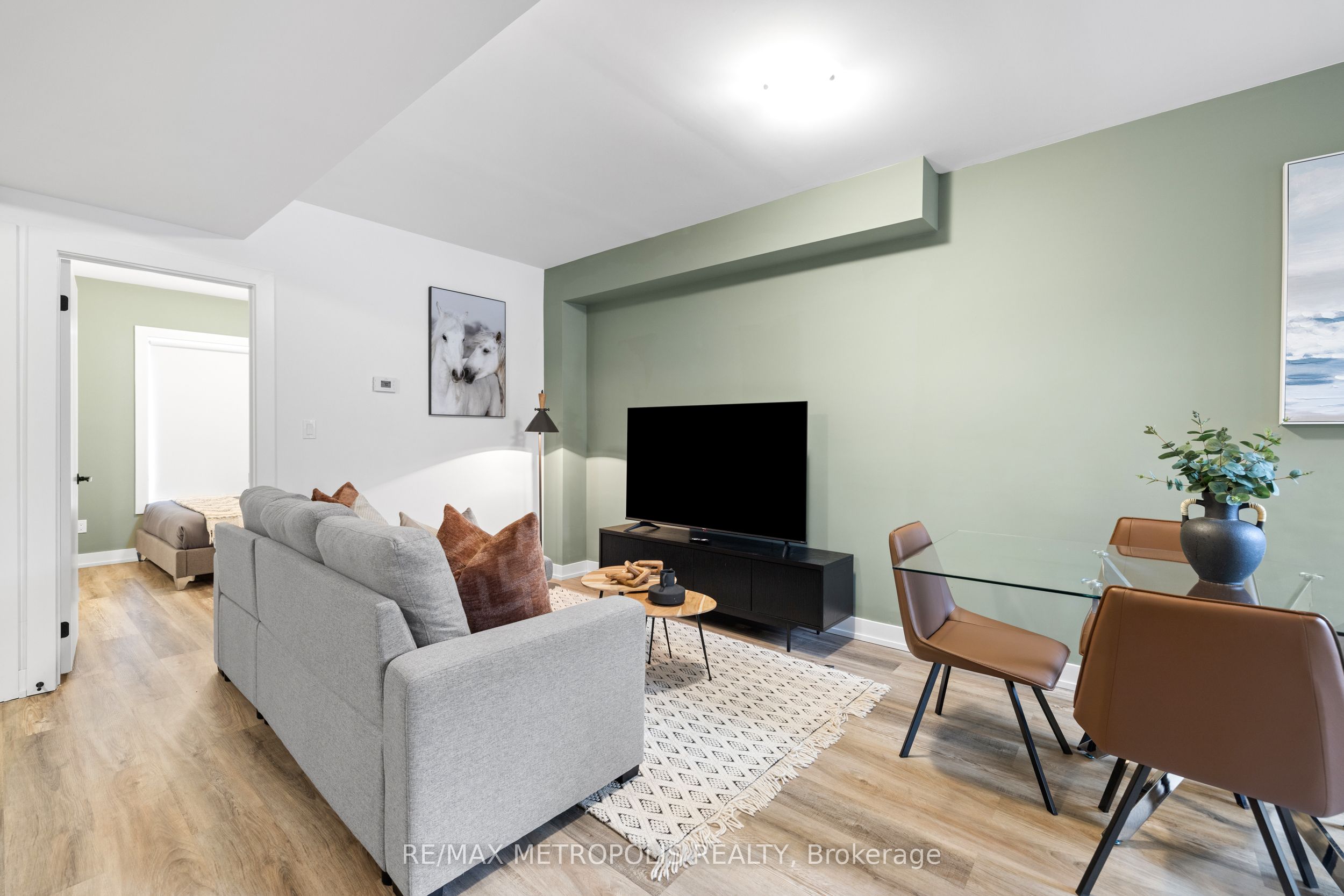 #Main - 447 Lansdowne Avenue Property Photo 1