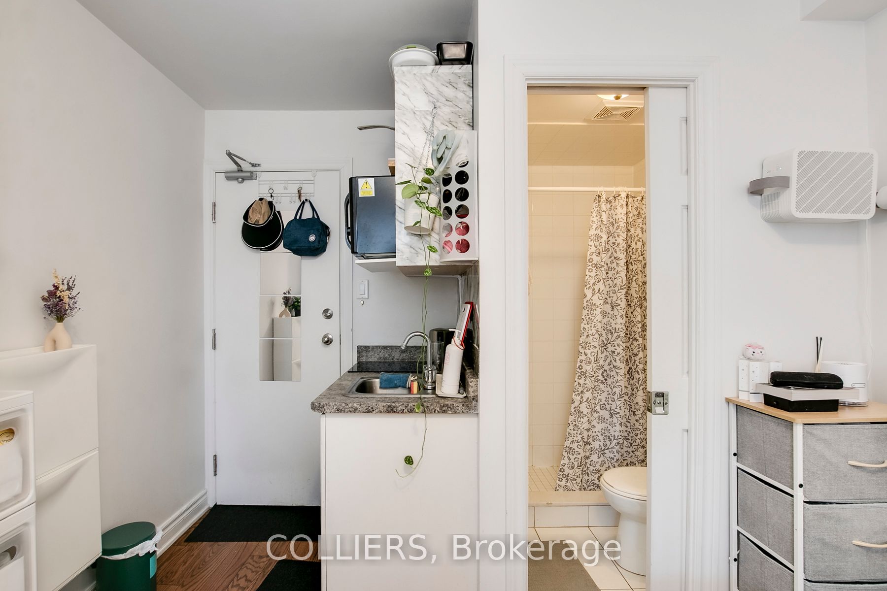 1039 Bathurst Street Property Photo 9
