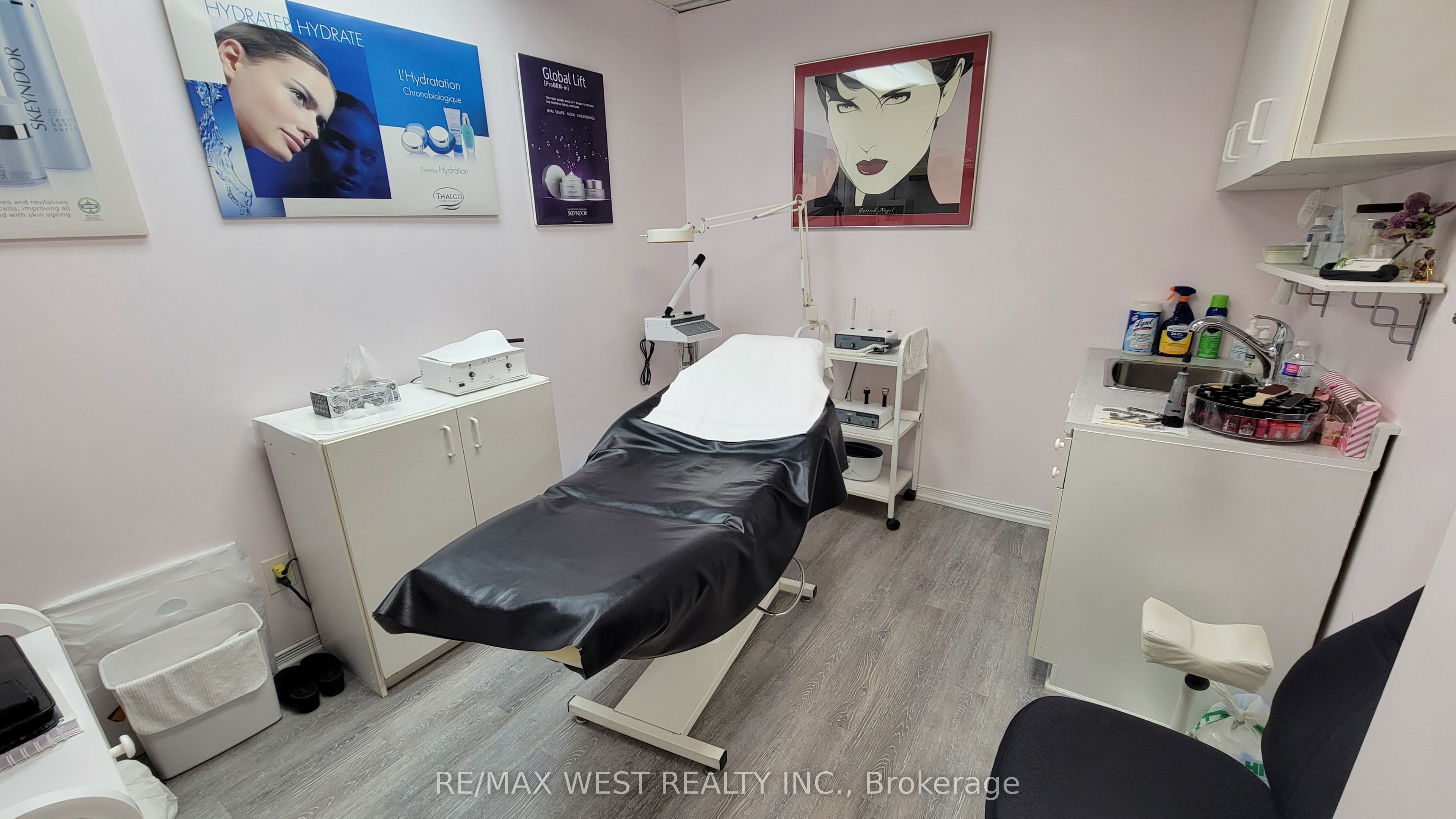 #rm 1 - 1699 Dundas Street Property Photo 1