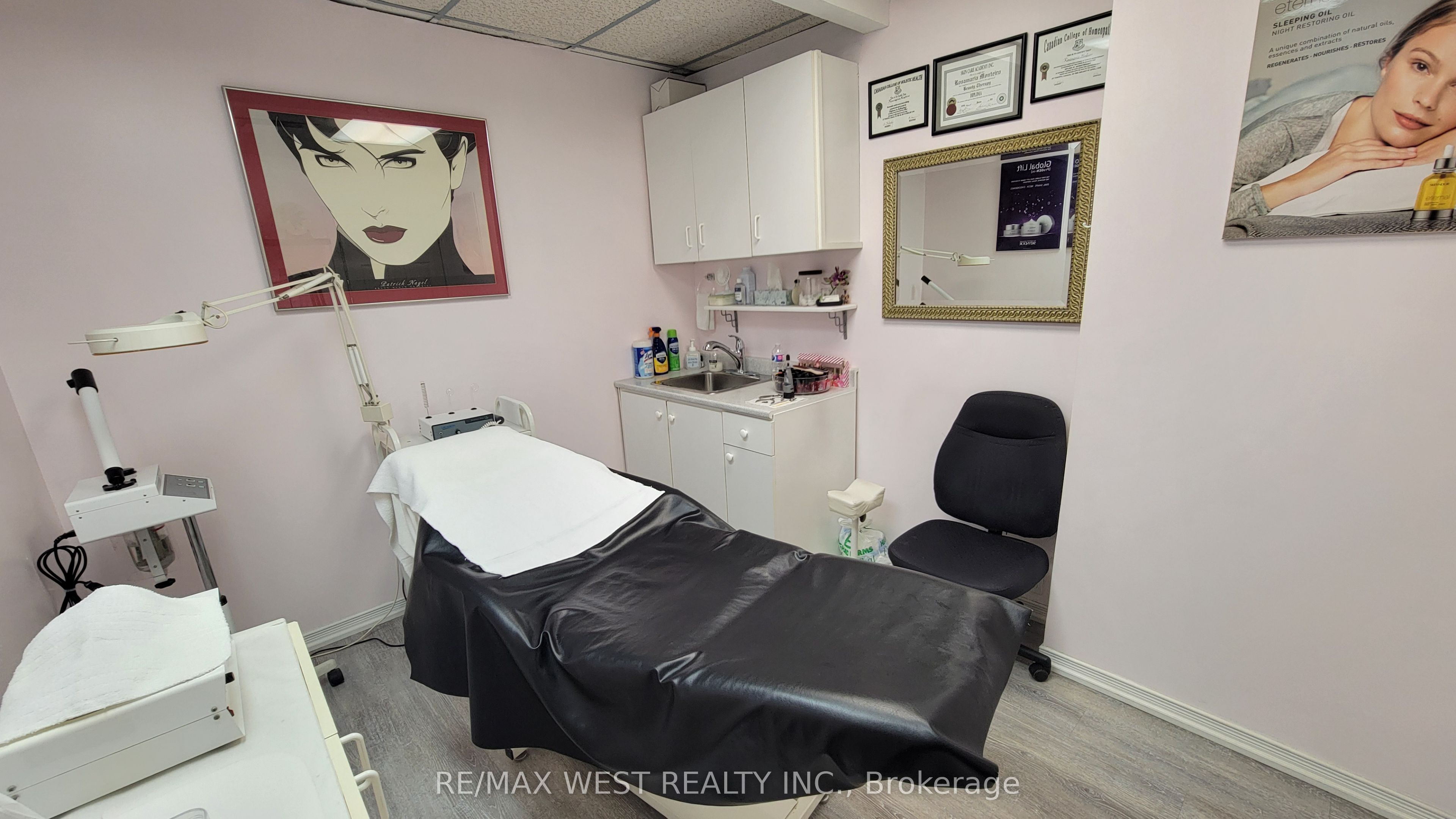 #rm 1 - 1699 Dundas Street Property Photo 2